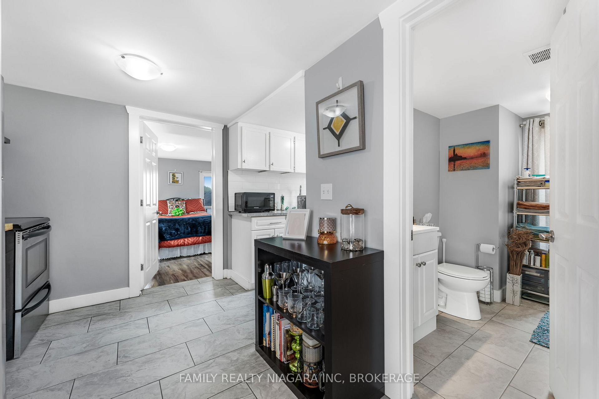 Photo 8 of 45 Almond Street, St. Catharines, Secord Woods — HOMEH