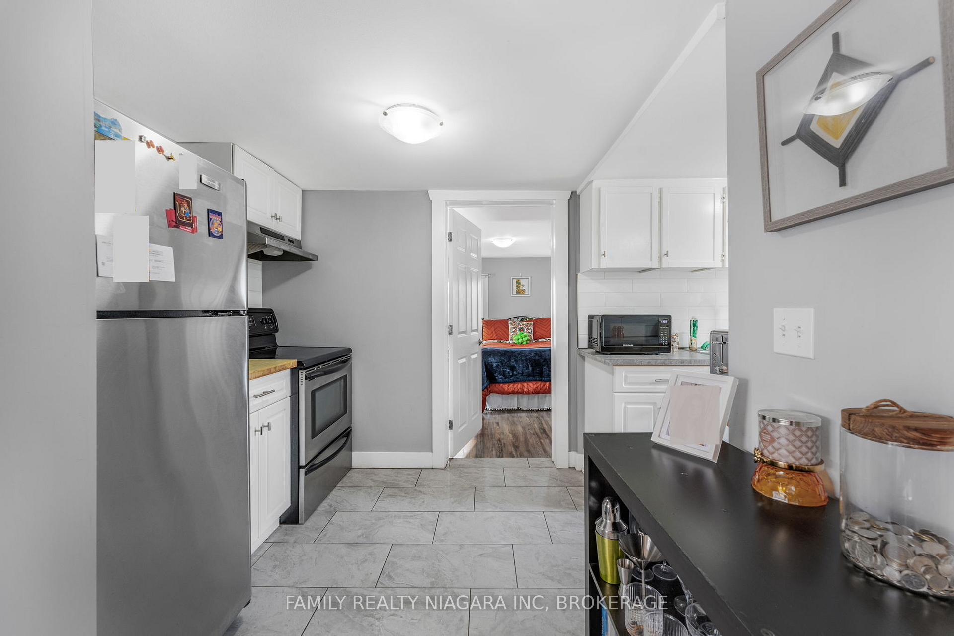 Photo 10 of 45 Almond Street, St. Catharines, Secord Woods — HOMEH
