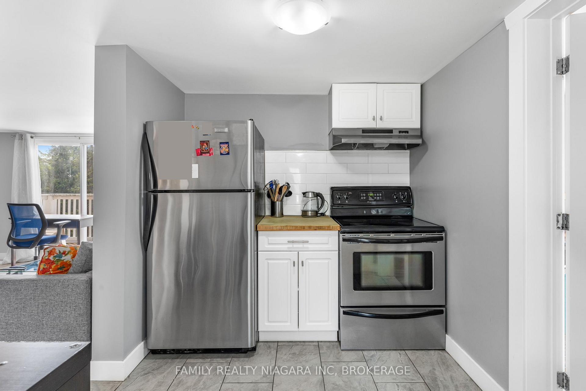 Photo 11 of 45 Almond Street, St. Catharines, Secord Woods — HOMEH