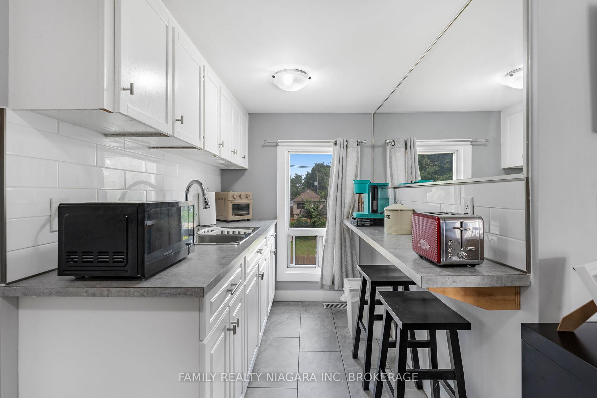 Photo 12 of 45 Almond Street, St. Catharines, Secord Woods — HOMEH