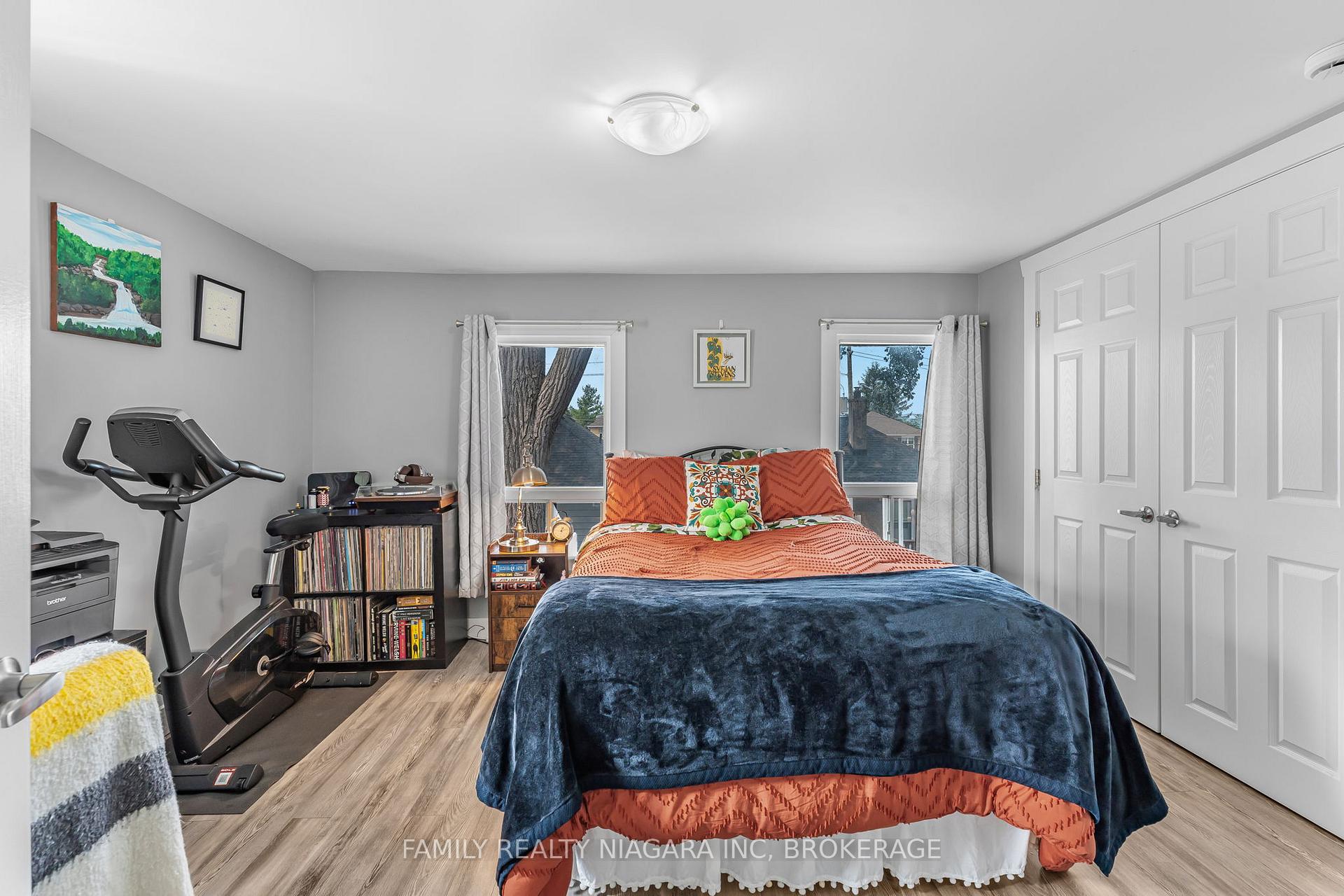 Photo 13 of 45 Almond Street, St. Catharines, Secord Woods — HOMEH