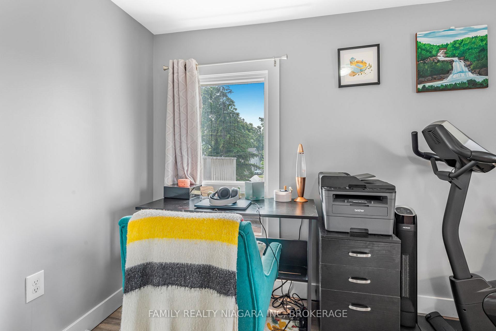 Photo 14 of 45 Almond Street, St. Catharines, Secord Woods — HOMEH