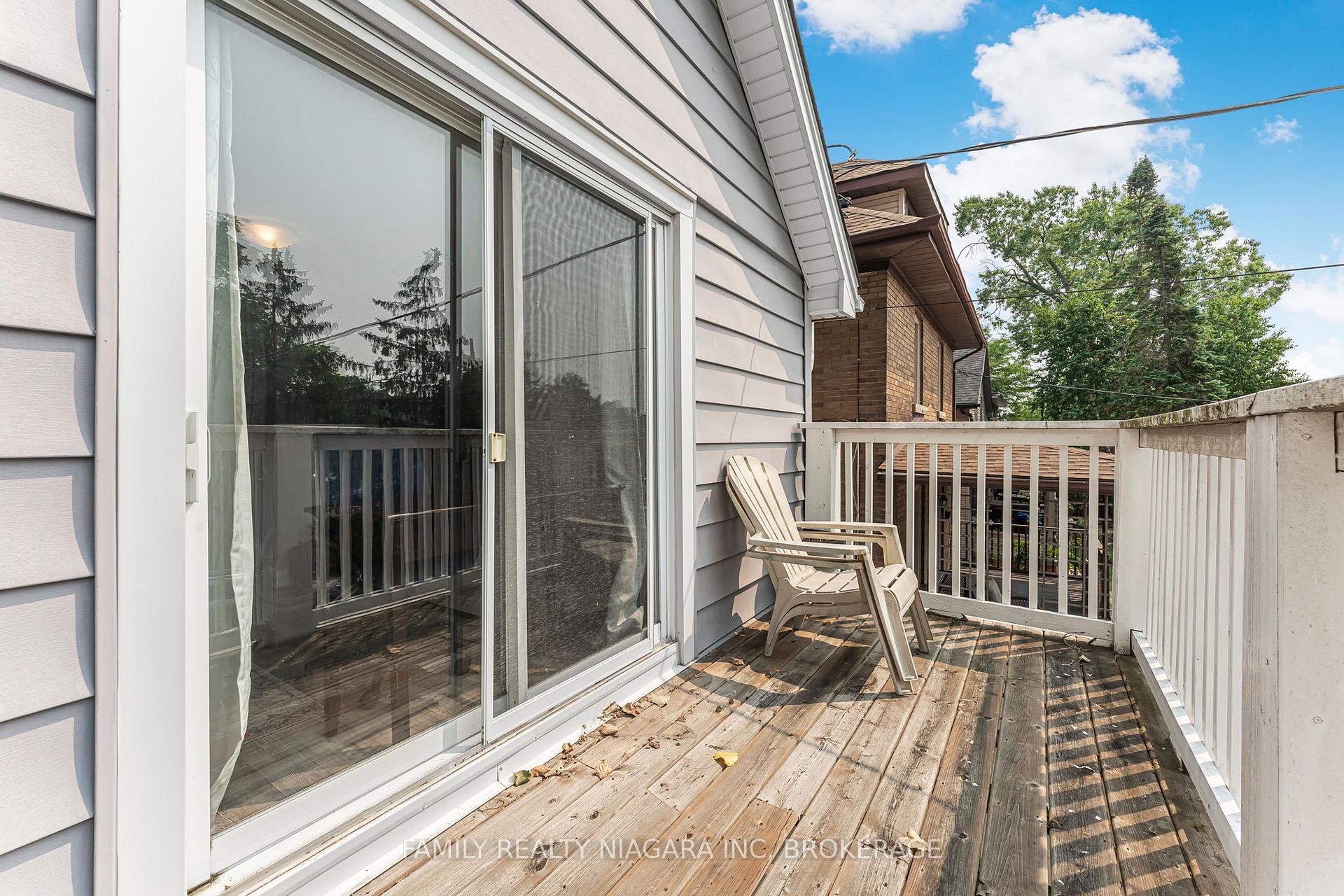 Photo 17 of 45 Almond Street, St. Catharines, Secord Woods — HOMEH