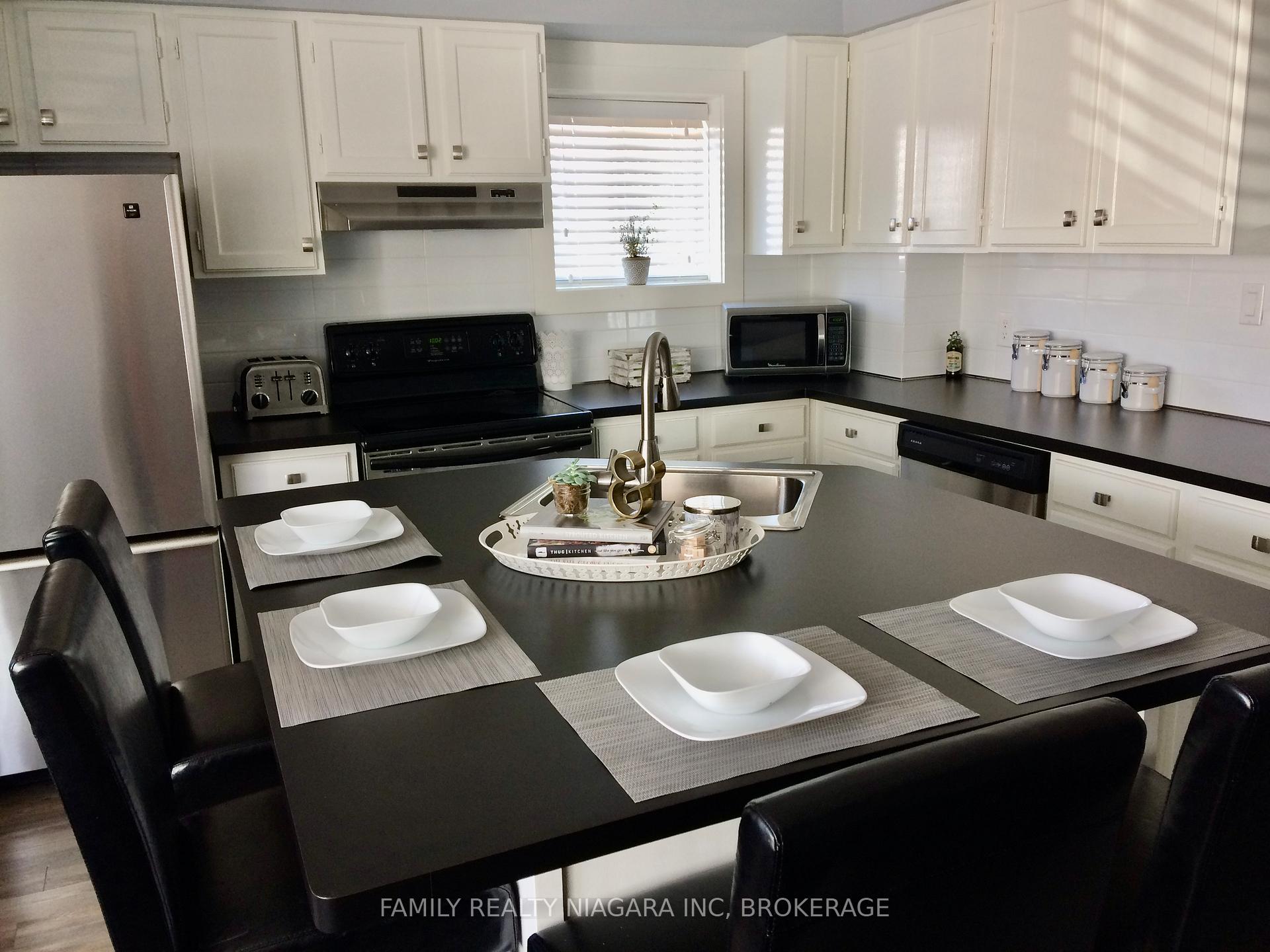 Photo 19 of 45 Almond Street, St. Catharines, Secord Woods — HOMEH
