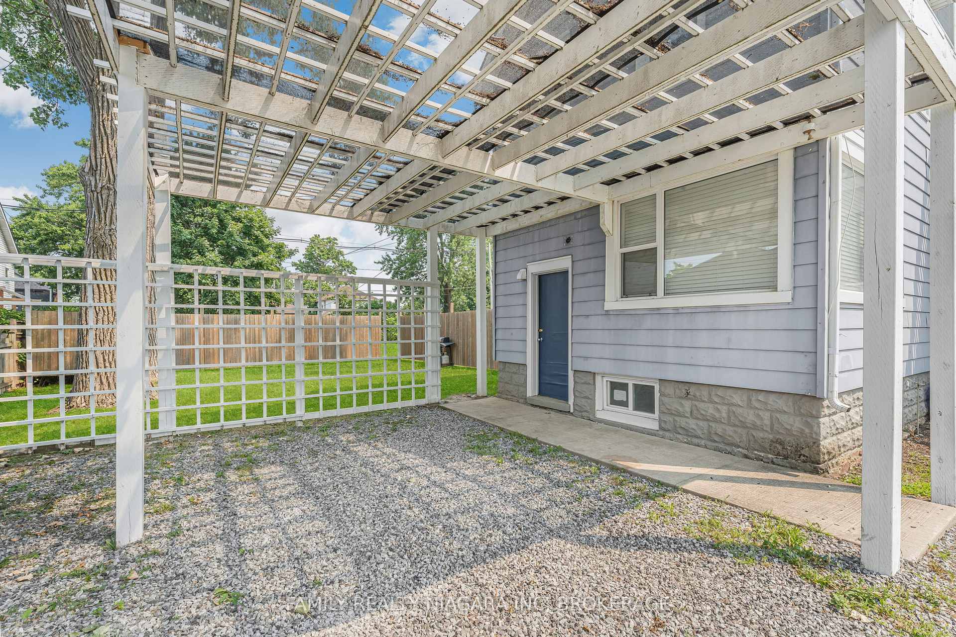 Photo 23 of 45 Almond Street, St. Catharines, Secord Woods — HOMEH