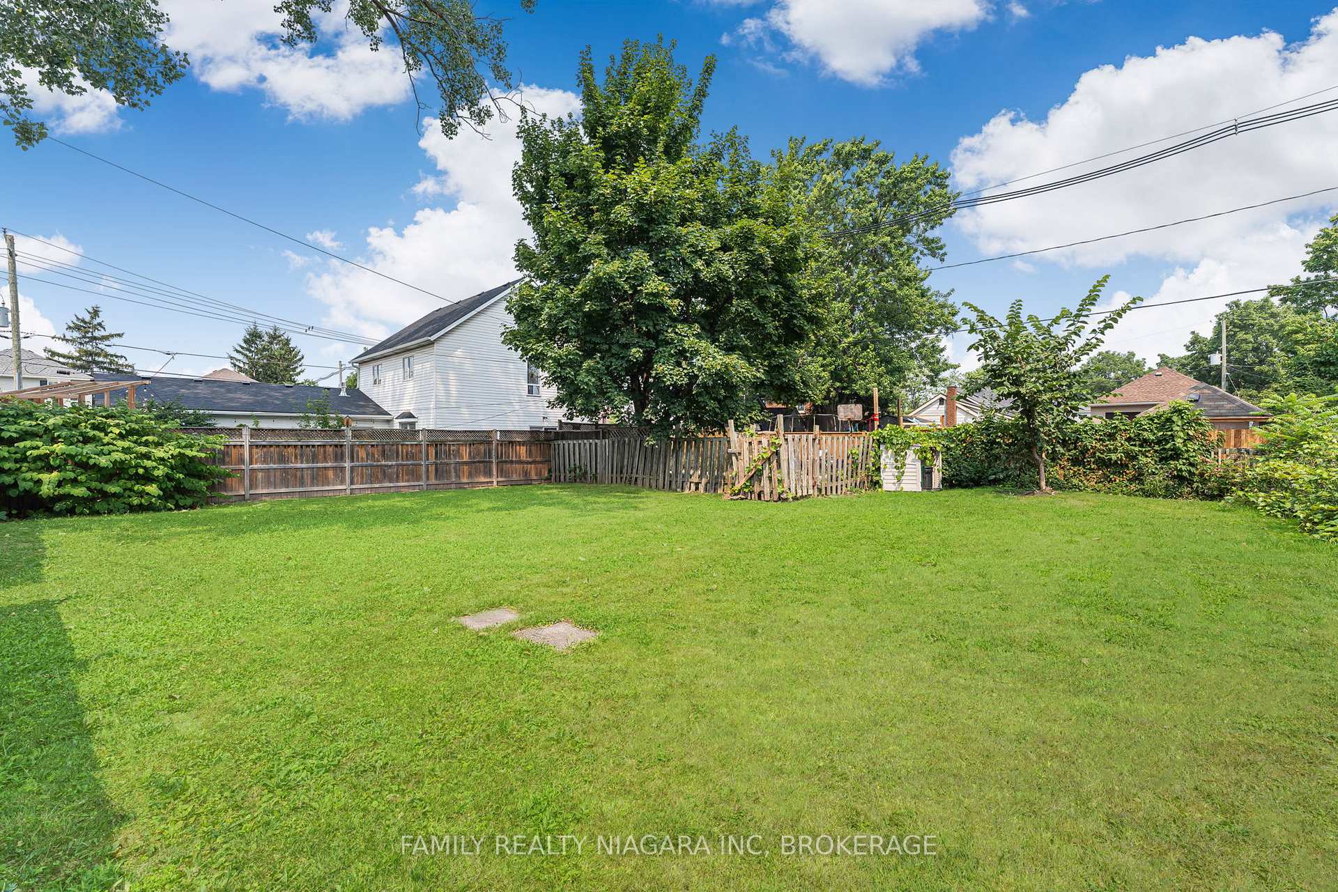 Photo 25 of 45 Almond Street, St. Catharines, Secord Woods — HOMEH