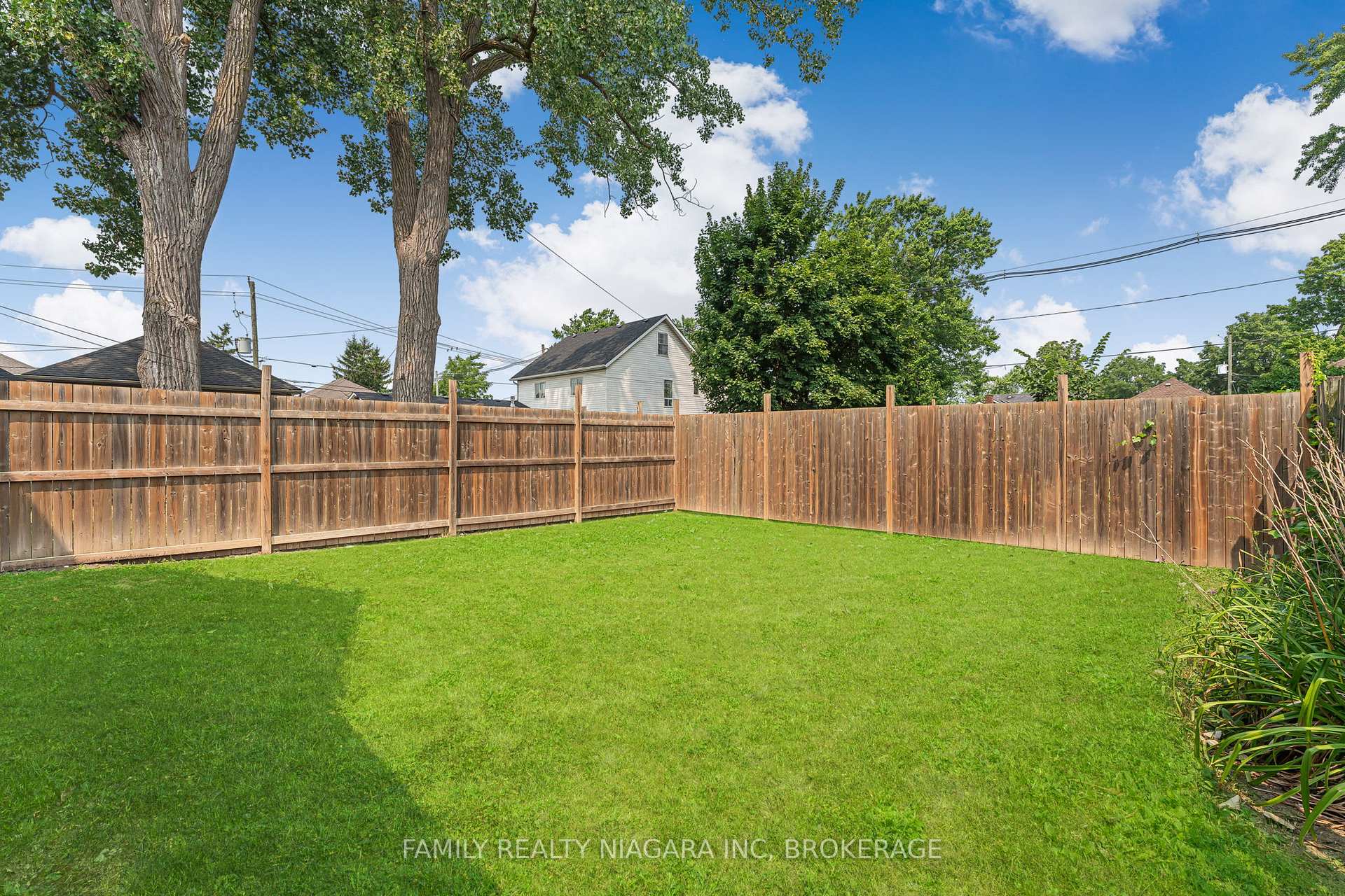 Photo 26 of 45 Almond Street, St. Catharines, Secord Woods — HOMEH