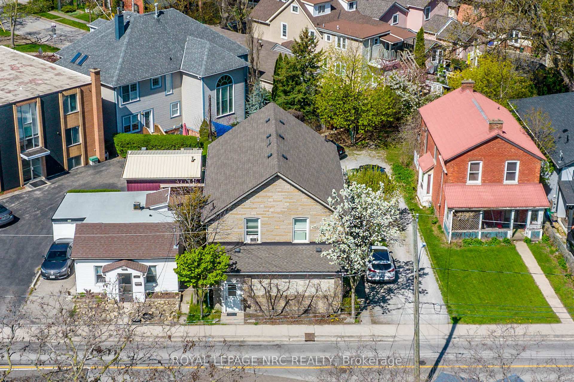 Photo 1 of 33 Lake Street, St. Catharines, Downtown — HOMEH