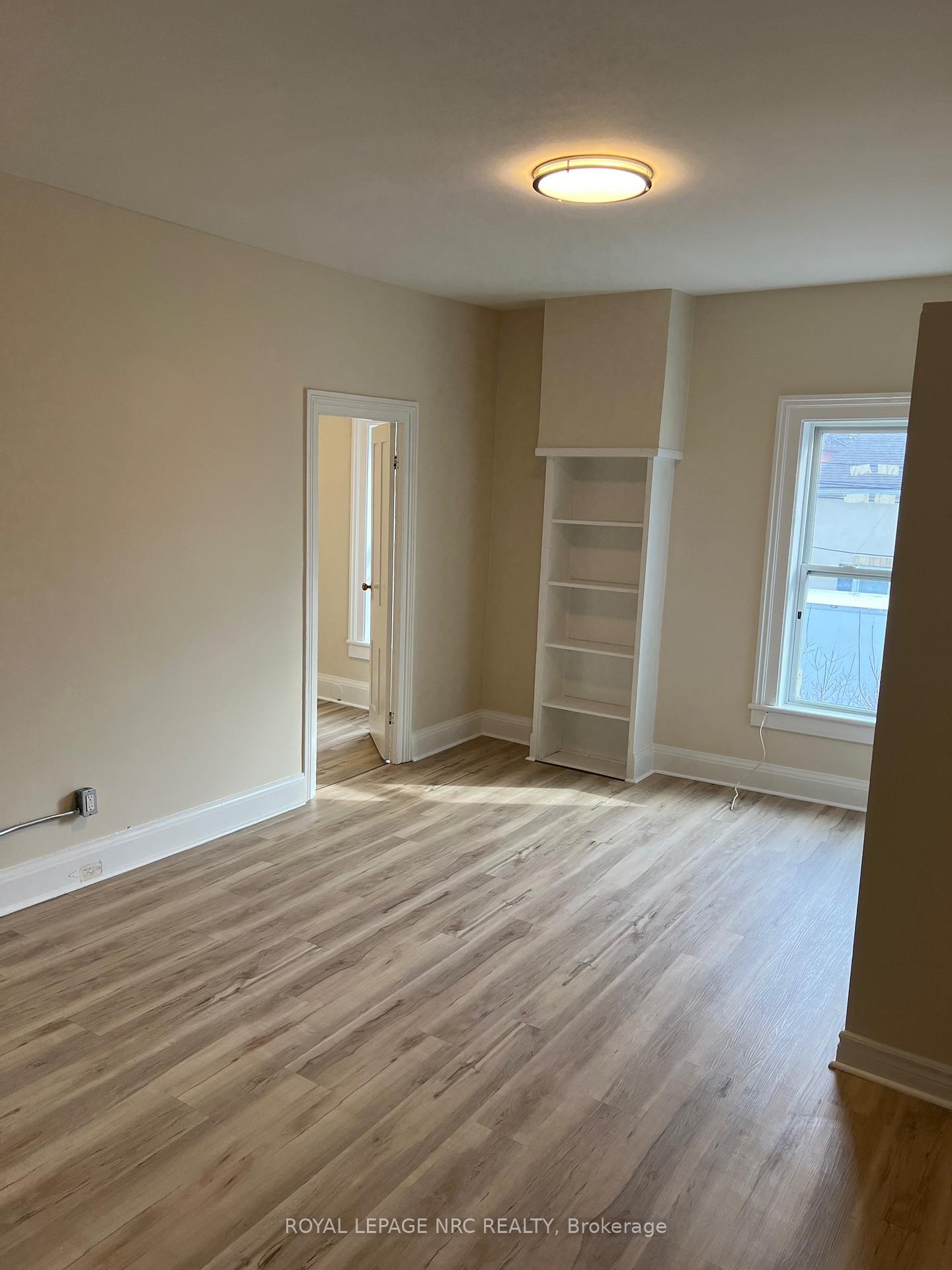 Photo 5 of 33 Lake Street, St. Catharines, Downtown — HOMEH