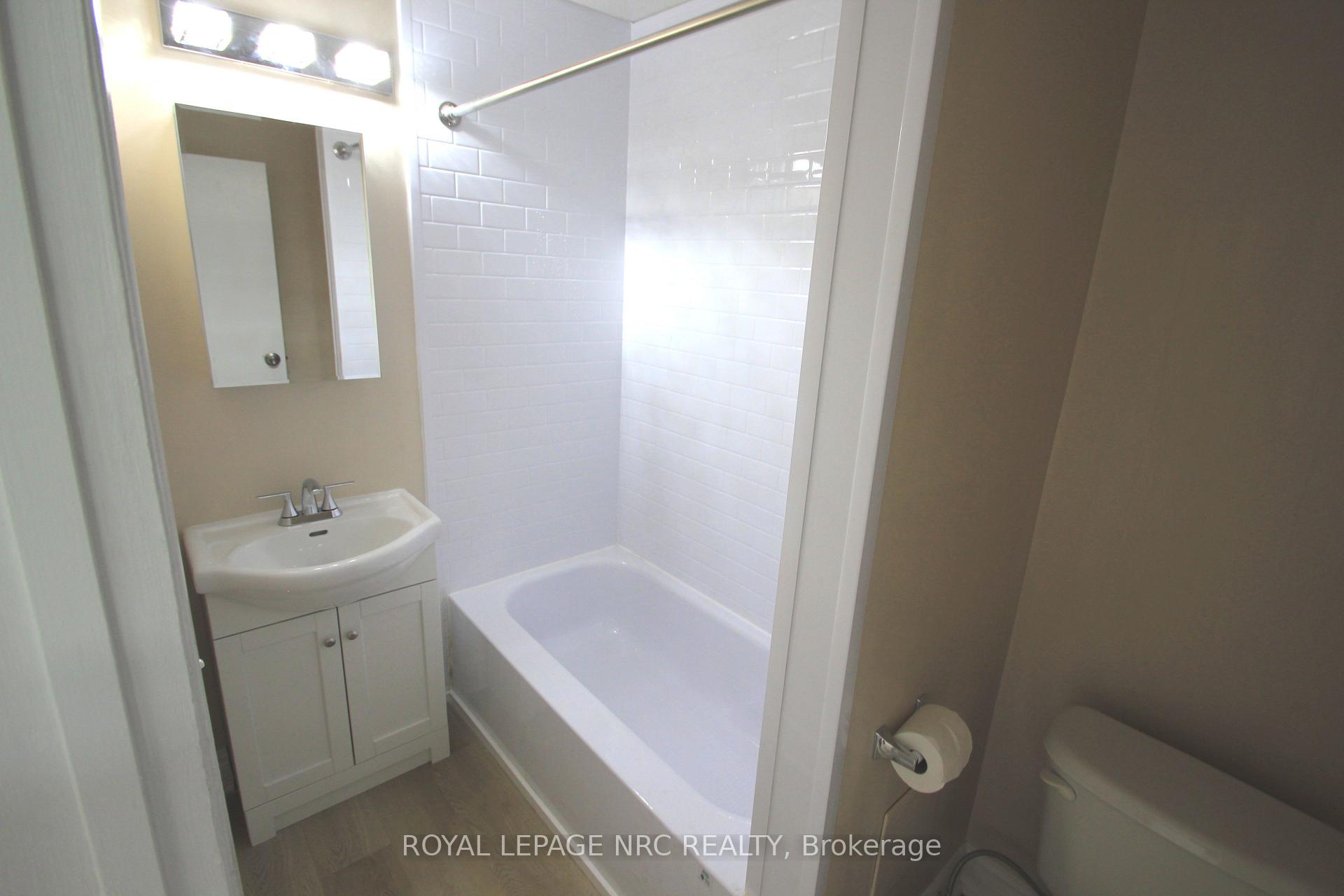 Photo 23 of 33 Lake Street, St. Catharines, Downtown — HOMEH