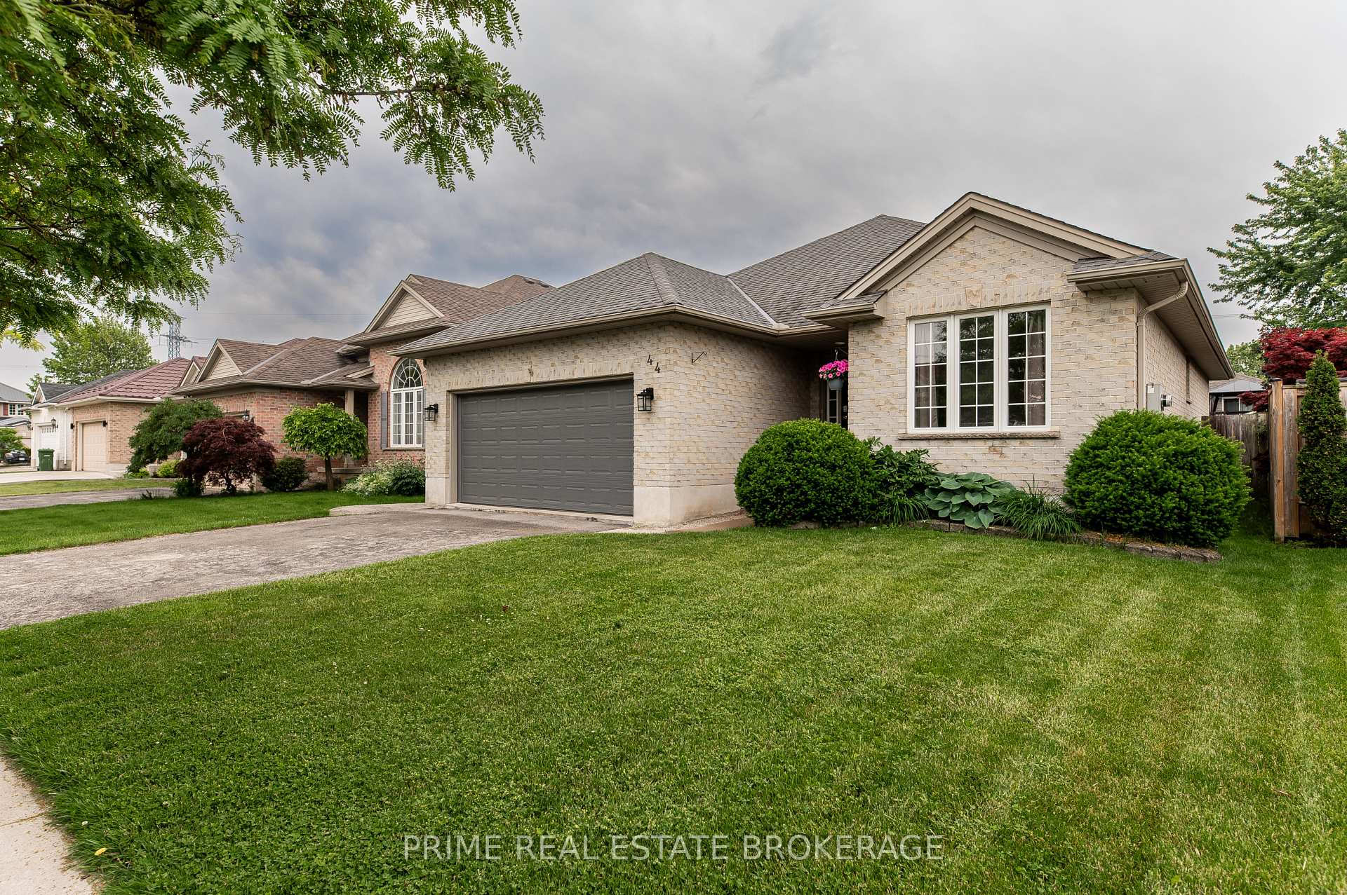 Photo 2 of 44 Riverbank Drive, St. Thomas — HOMEH