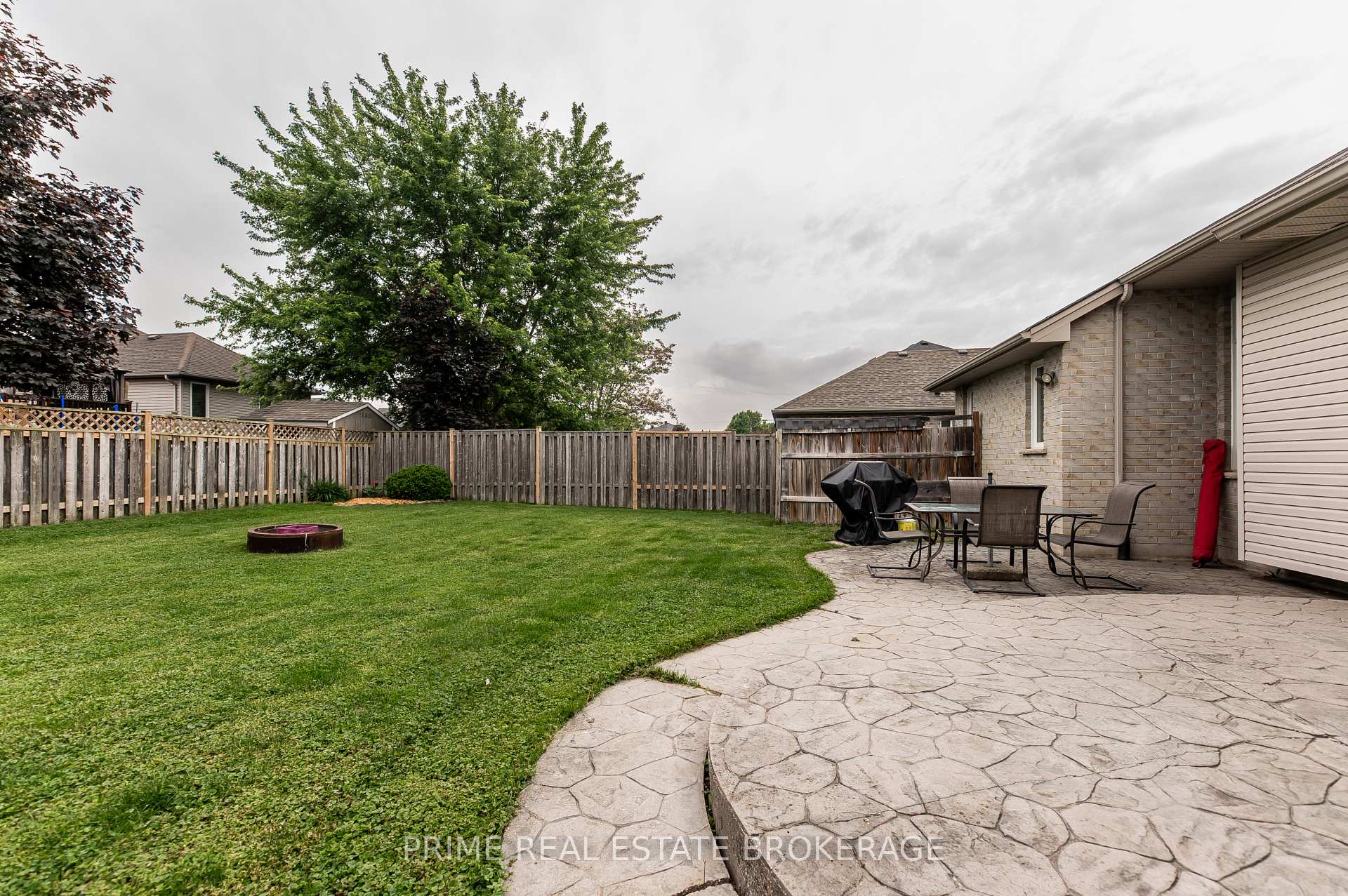 Photo 3 of 44 Riverbank Drive, St. Thomas — HOMEH