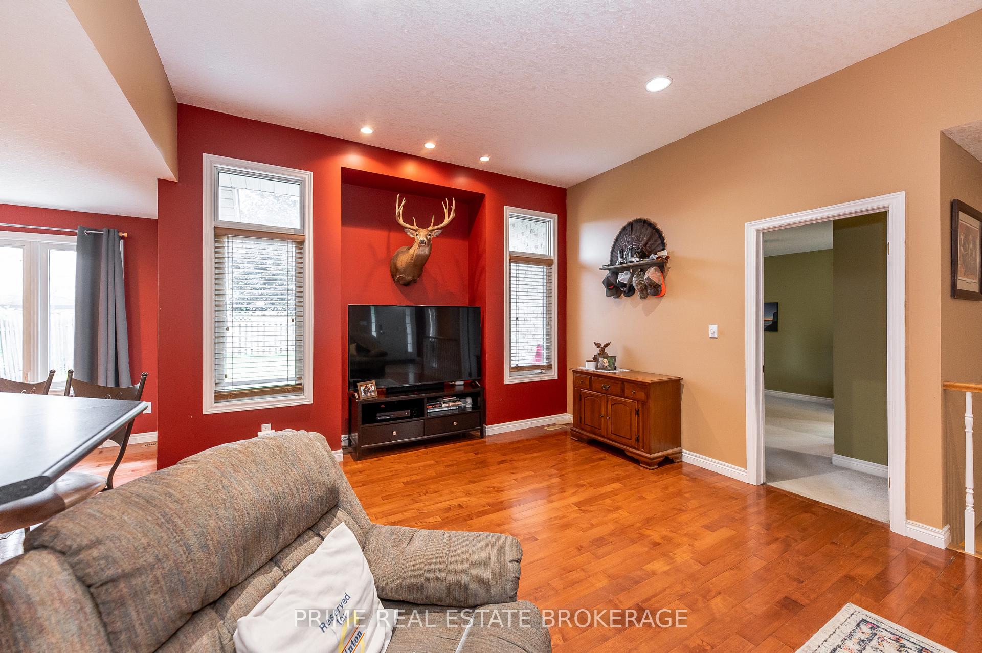 Photo 8 of 44 Riverbank Drive, St. Thomas — HOMEH