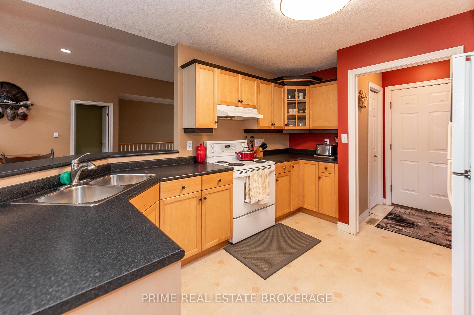Photo 11 of 44 Riverbank Drive, St. Thomas — HOMEH
