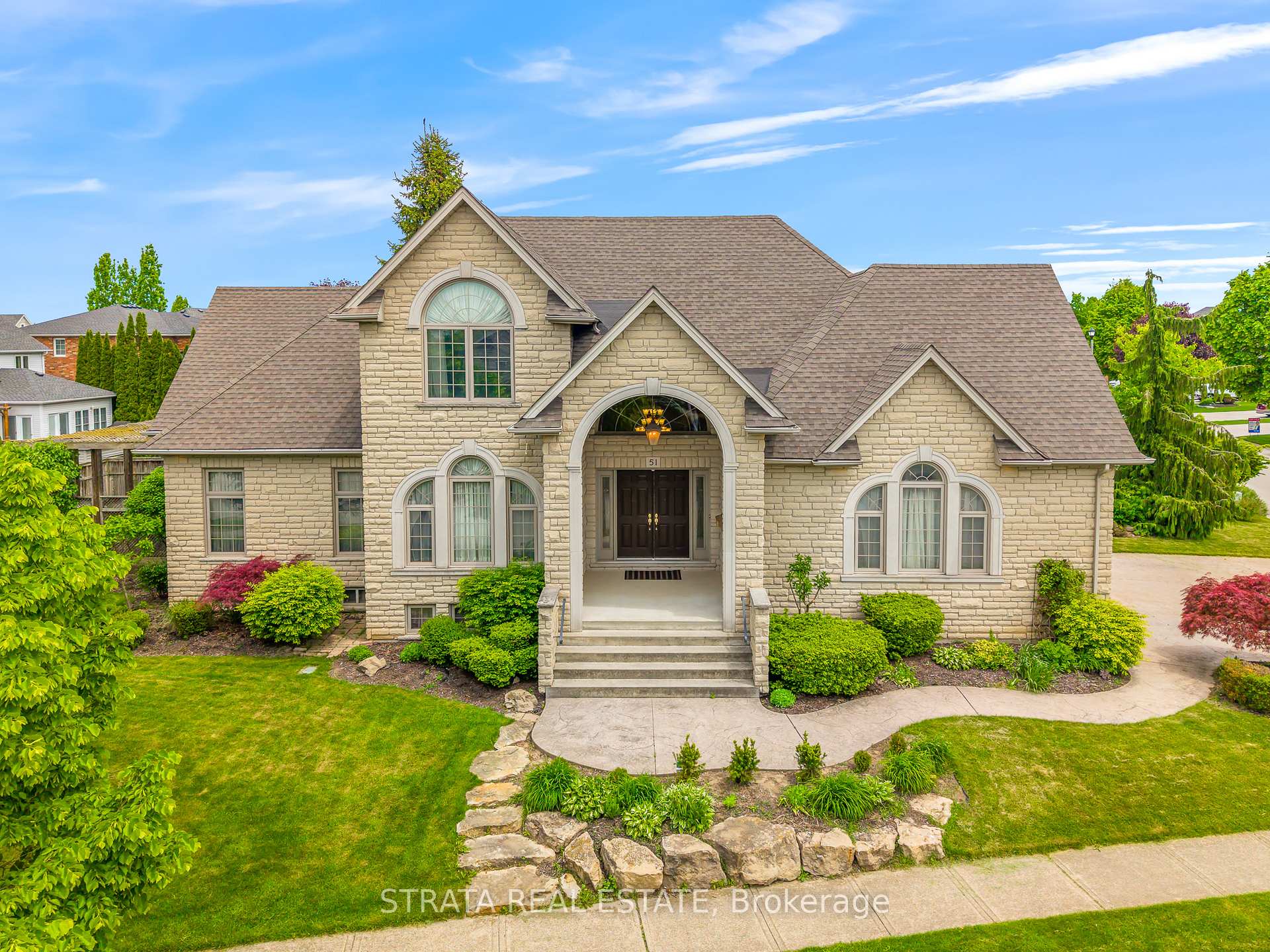 Photo 2 of 51 Breckenridge Boulevard, St. Catharines, Grapeview — HOMEH