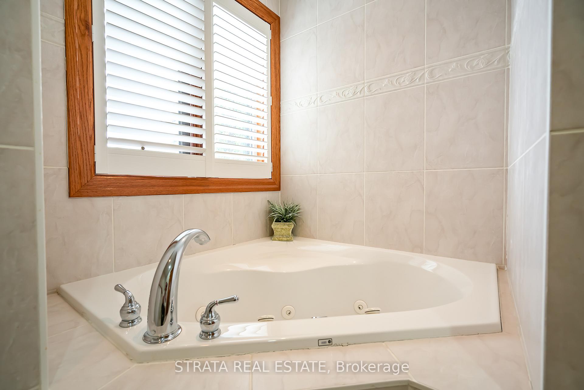 Photo 21 of 51 Breckenridge Boulevard, St. Catharines, Grapeview — HOMEH