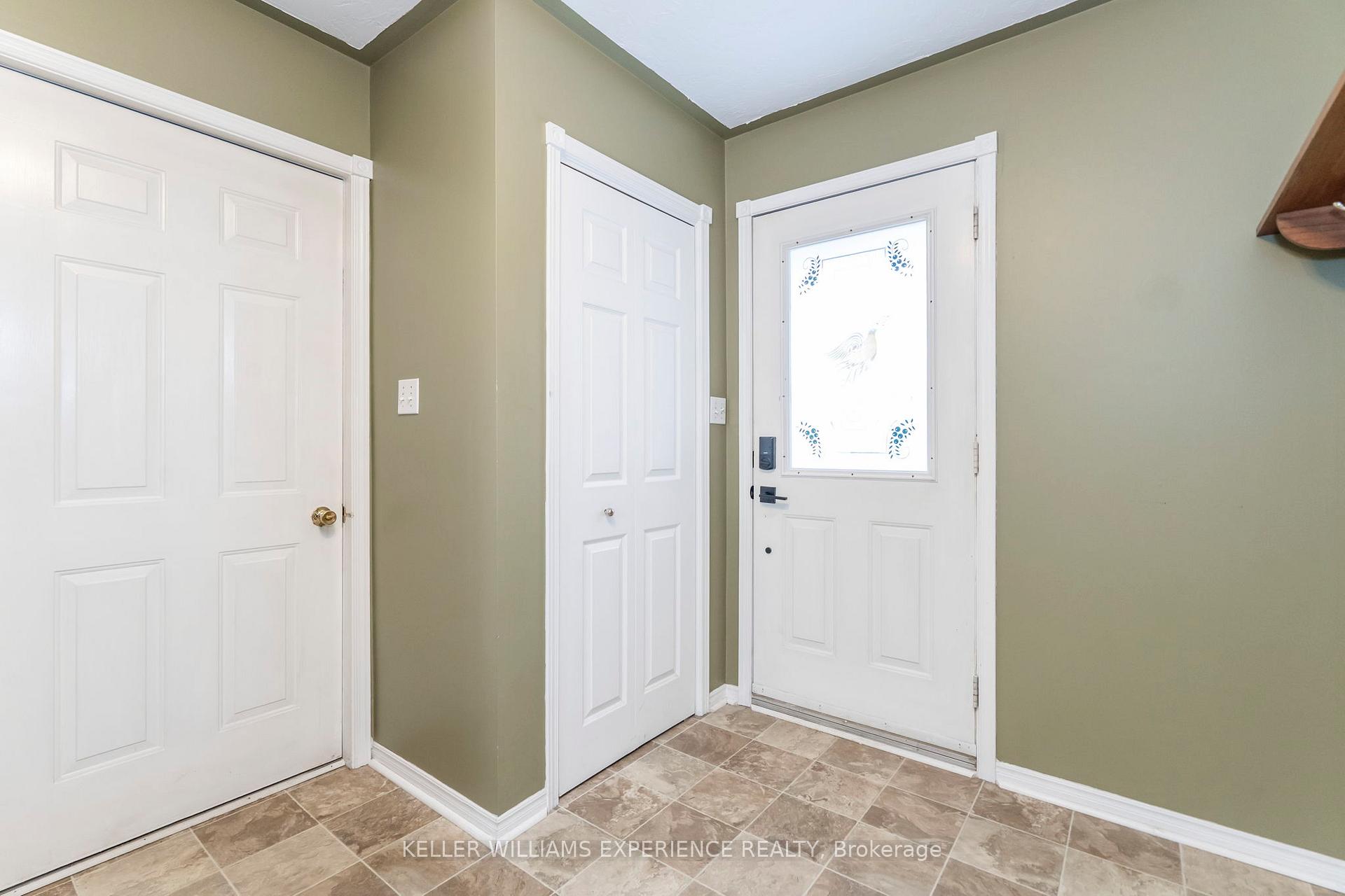 Photo 3 of 14 Glenview Avenue, Springwater, Elmvale — HOMEH