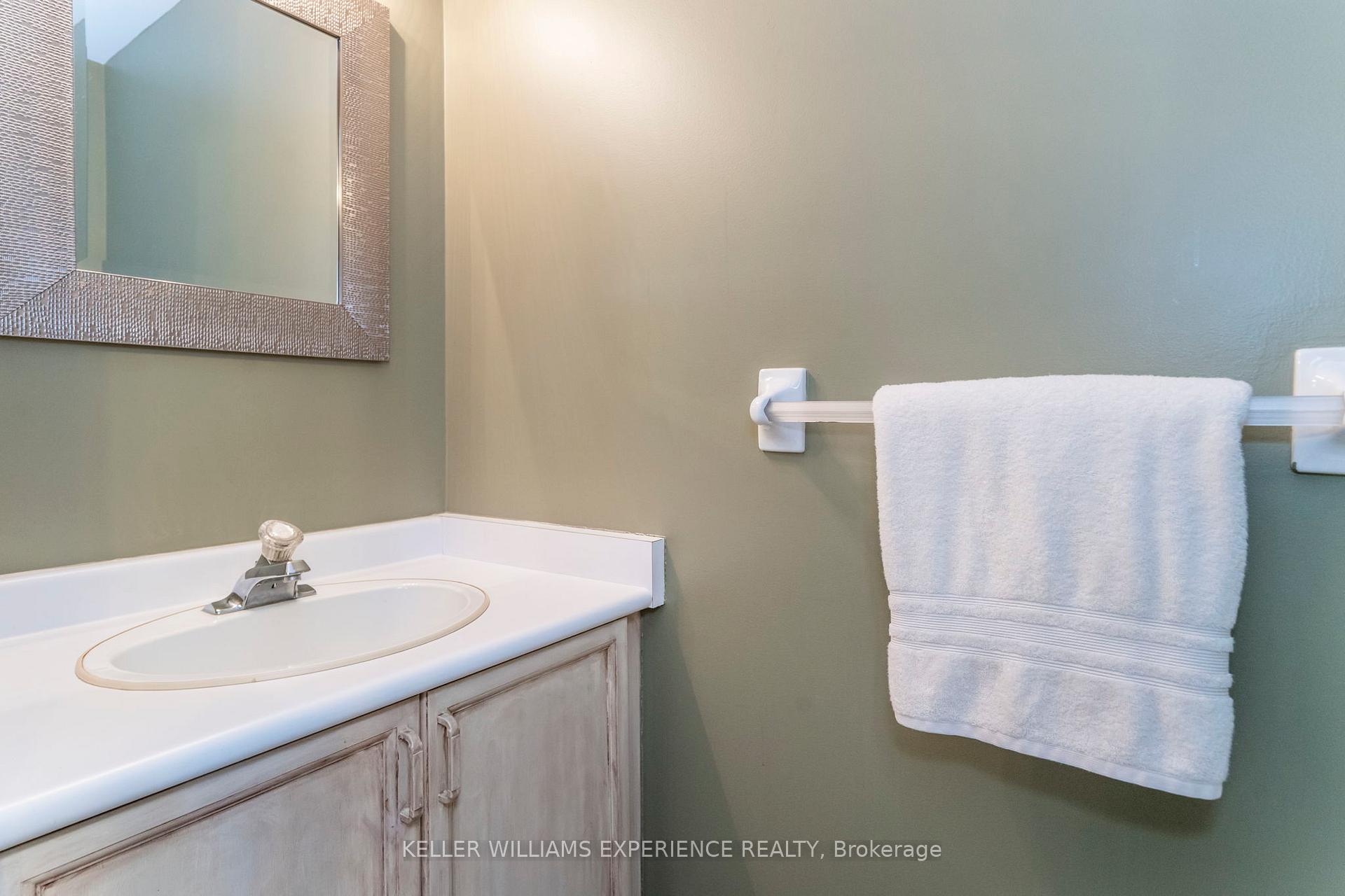 Photo 4 of 14 Glenview Avenue, Springwater, Elmvale — HOMEH