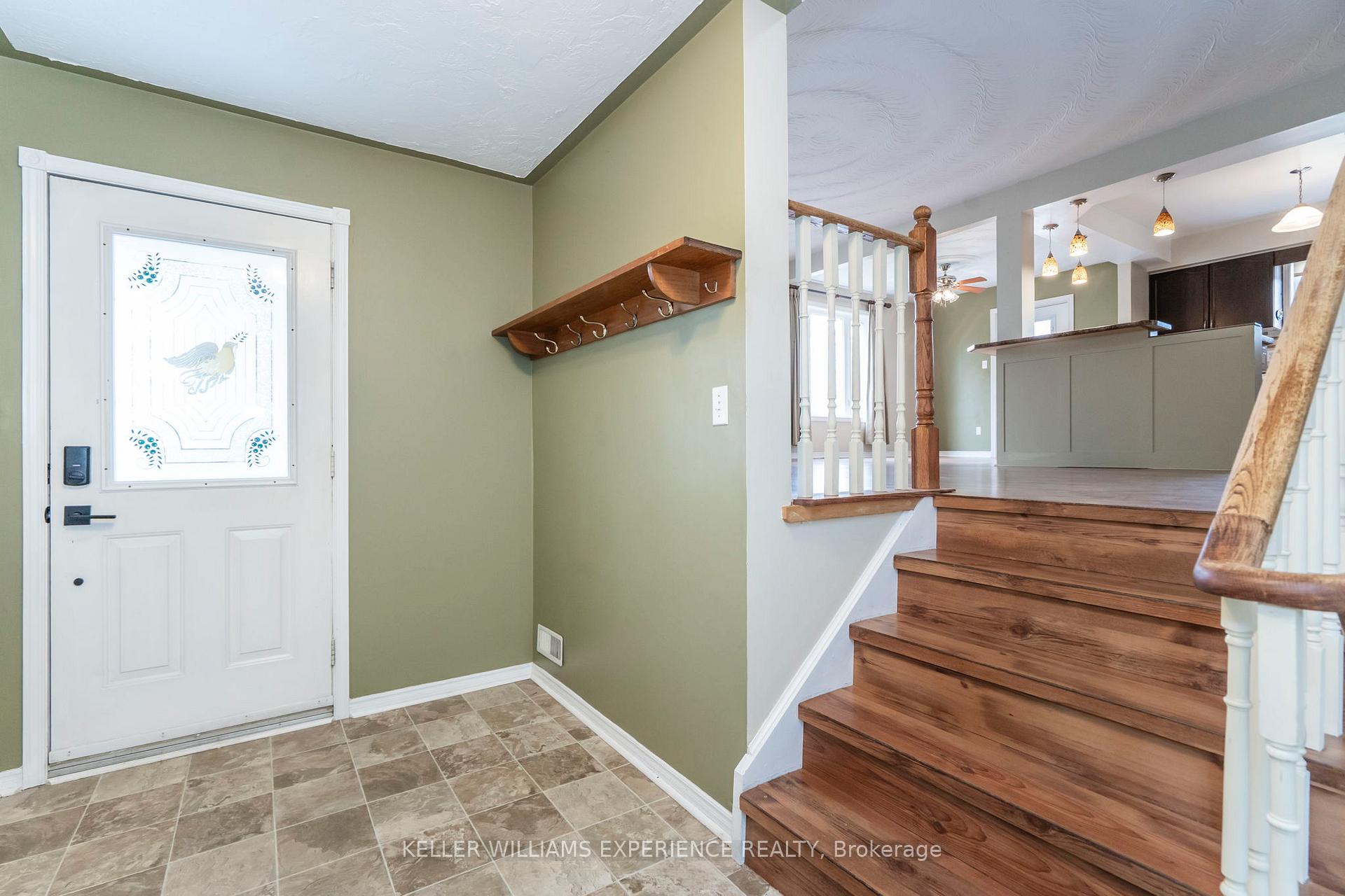 Photo 5 of 14 Glenview Avenue, Springwater, Elmvale — HOMEH