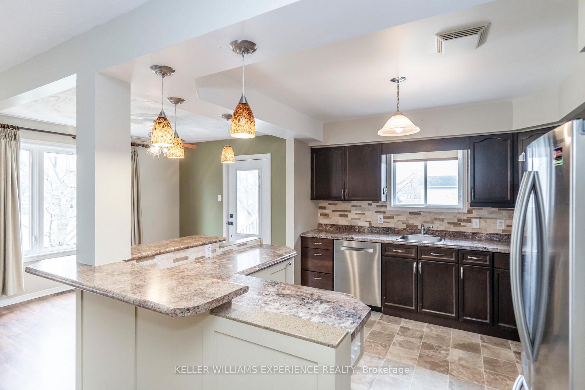 Photo 6 of 14 Glenview Avenue, Springwater, Elmvale — HOMEH