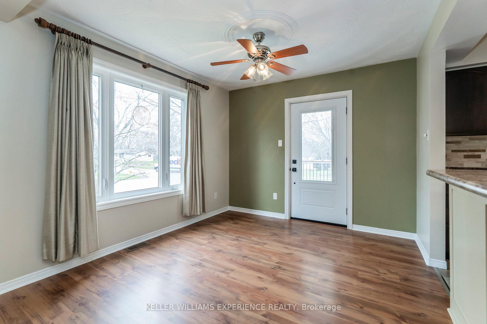 Photo 10 of 14 Glenview Avenue, Springwater, Elmvale — HOMEH