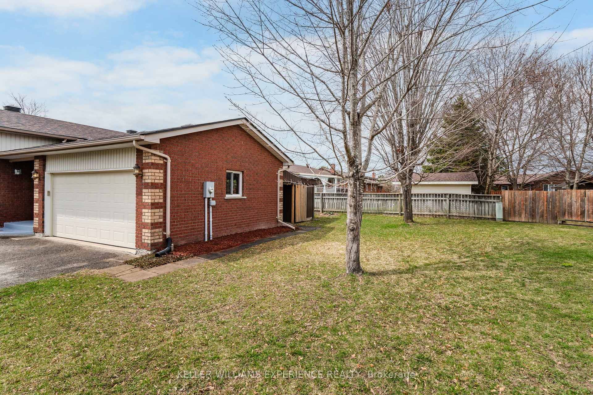 Photo 31 of 14 Glenview Avenue, Springwater, Elmvale — HOMEH