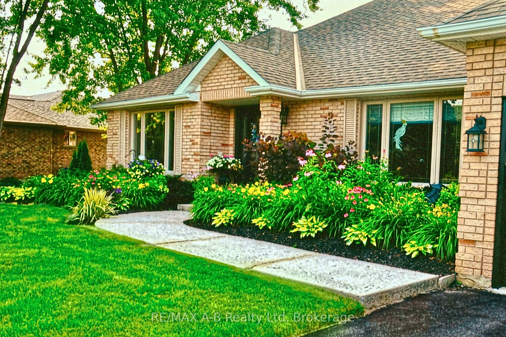 Photo 2 of 30 Nicholson Crescent, Springwater, Snow Valley — HOMEH