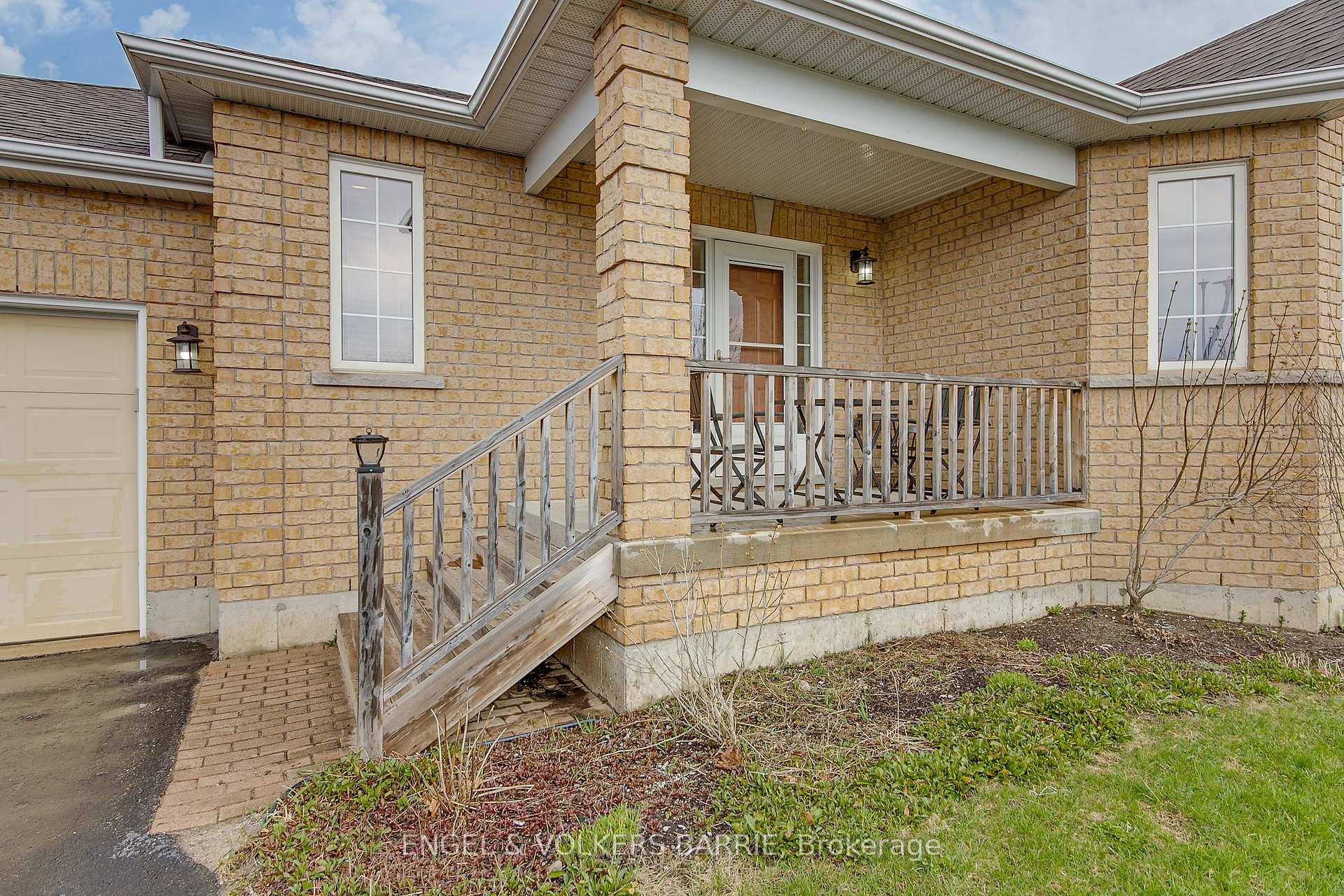 Photo 3 of 6 Whitfield Crescent, Springwater, Elmvale — HOMEH