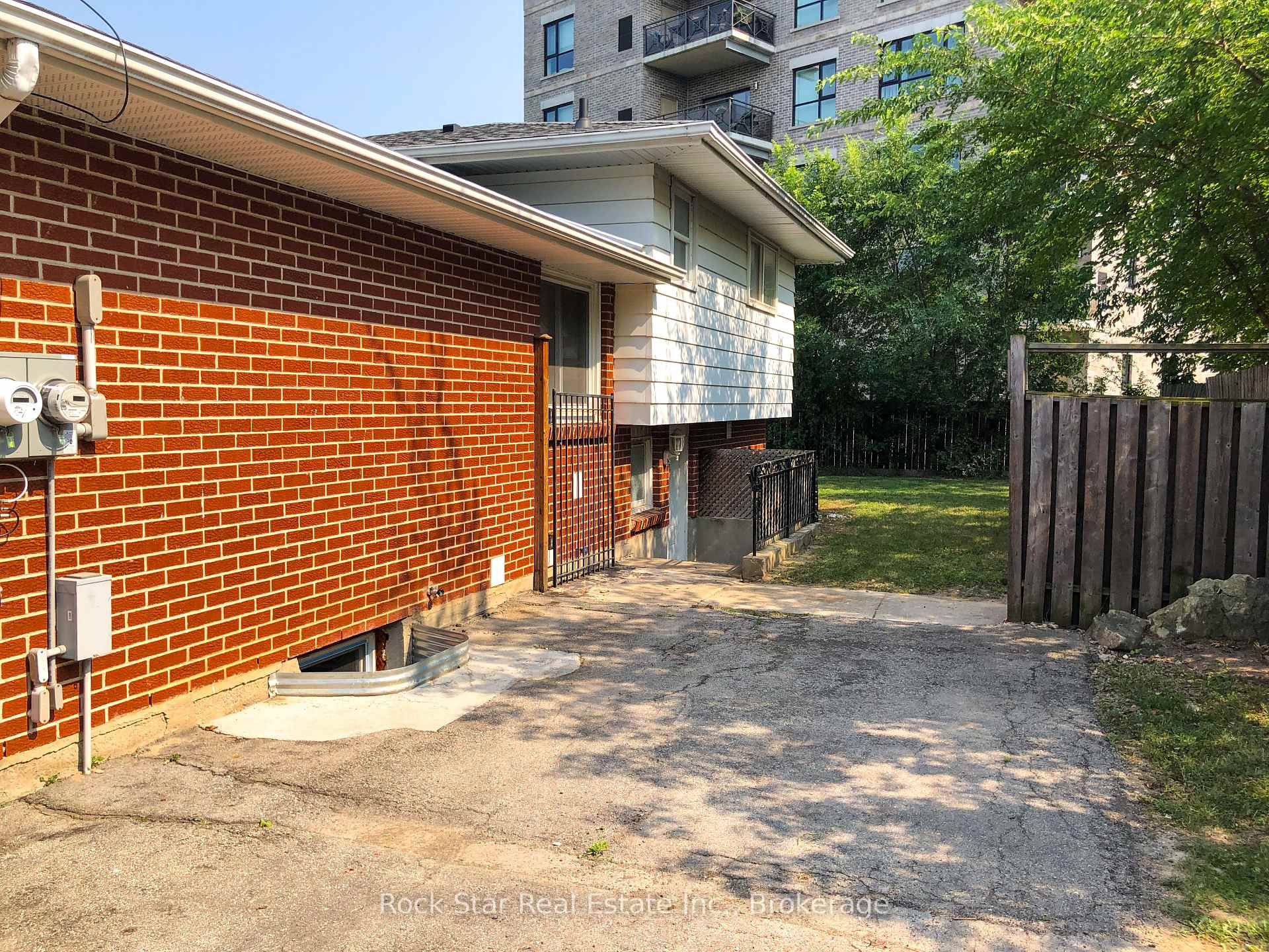 Photo 24 of 36 Highcourt Crescent, St. Catharines, Vine/Linwell — HOMEH