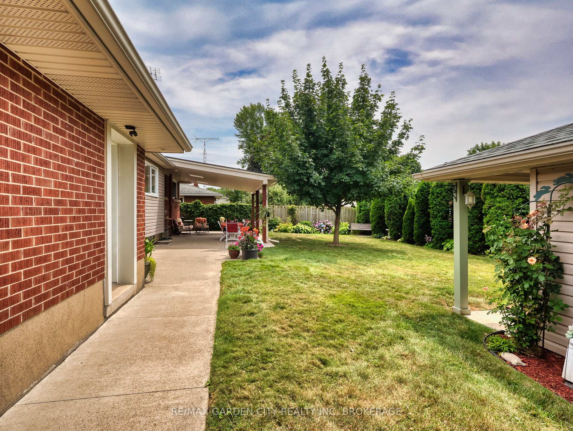 Photo 6 of 9 Champa Drive, St. Catharines, Vine/Linwell — HOMEH