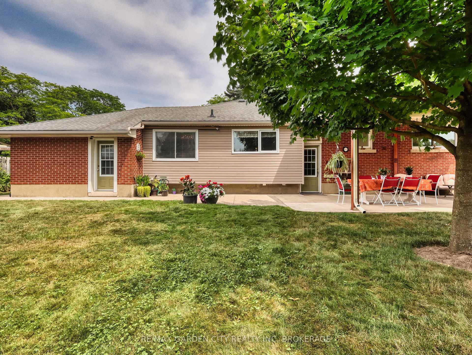 Photo 7 of 9 Champa Drive, St. Catharines, Vine/Linwell — HOMEH