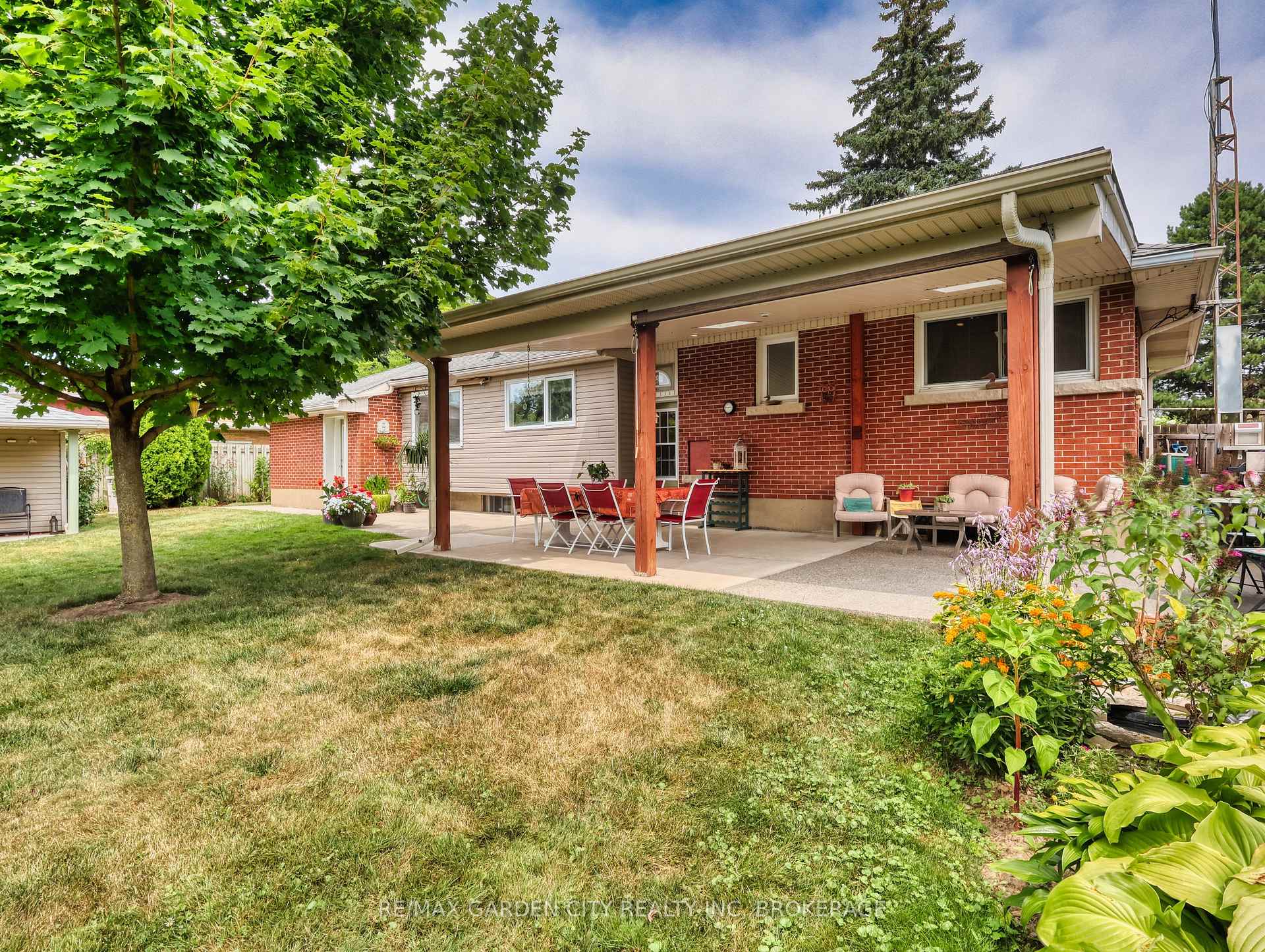 Photo 9 of 9 Champa Drive, St. Catharines, Vine/Linwell — HOMEH