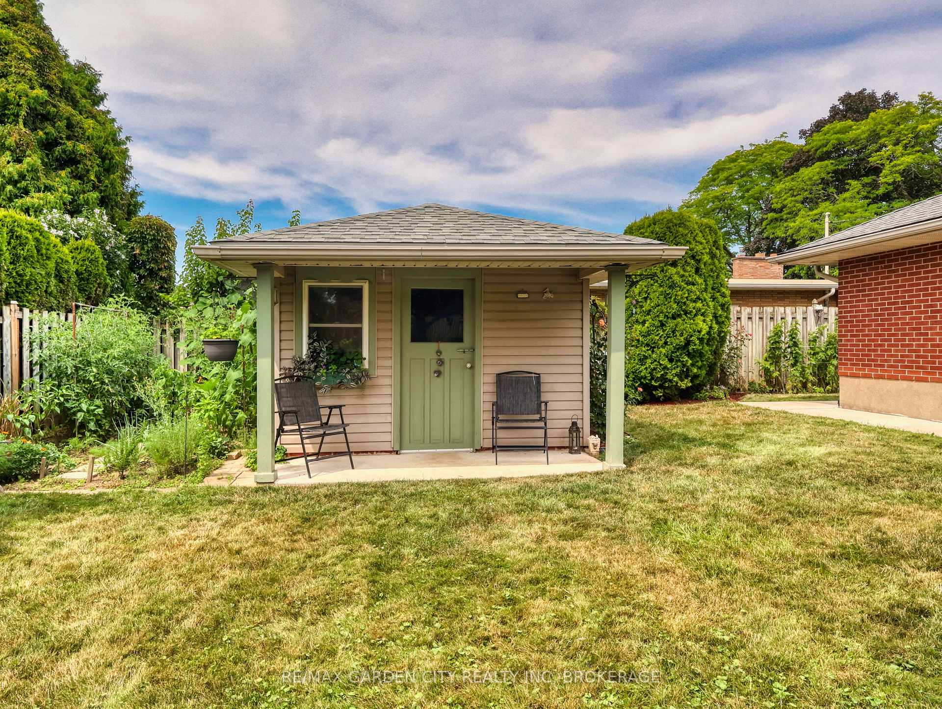 Photo 11 of 9 Champa Drive, St. Catharines, Vine/Linwell — HOMEH