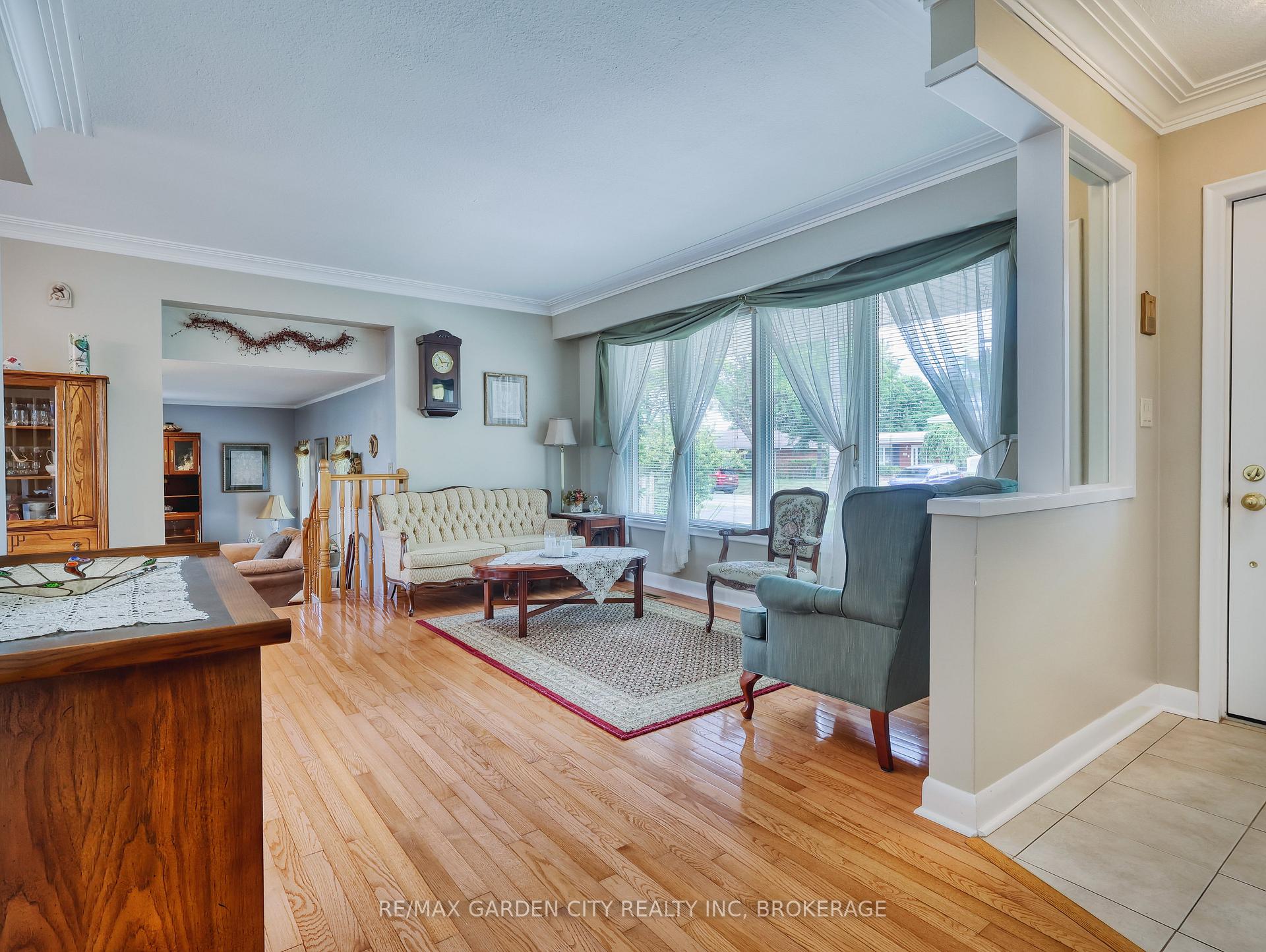 Photo 12 of 9 Champa Drive, St. Catharines, Vine/Linwell — HOMEH