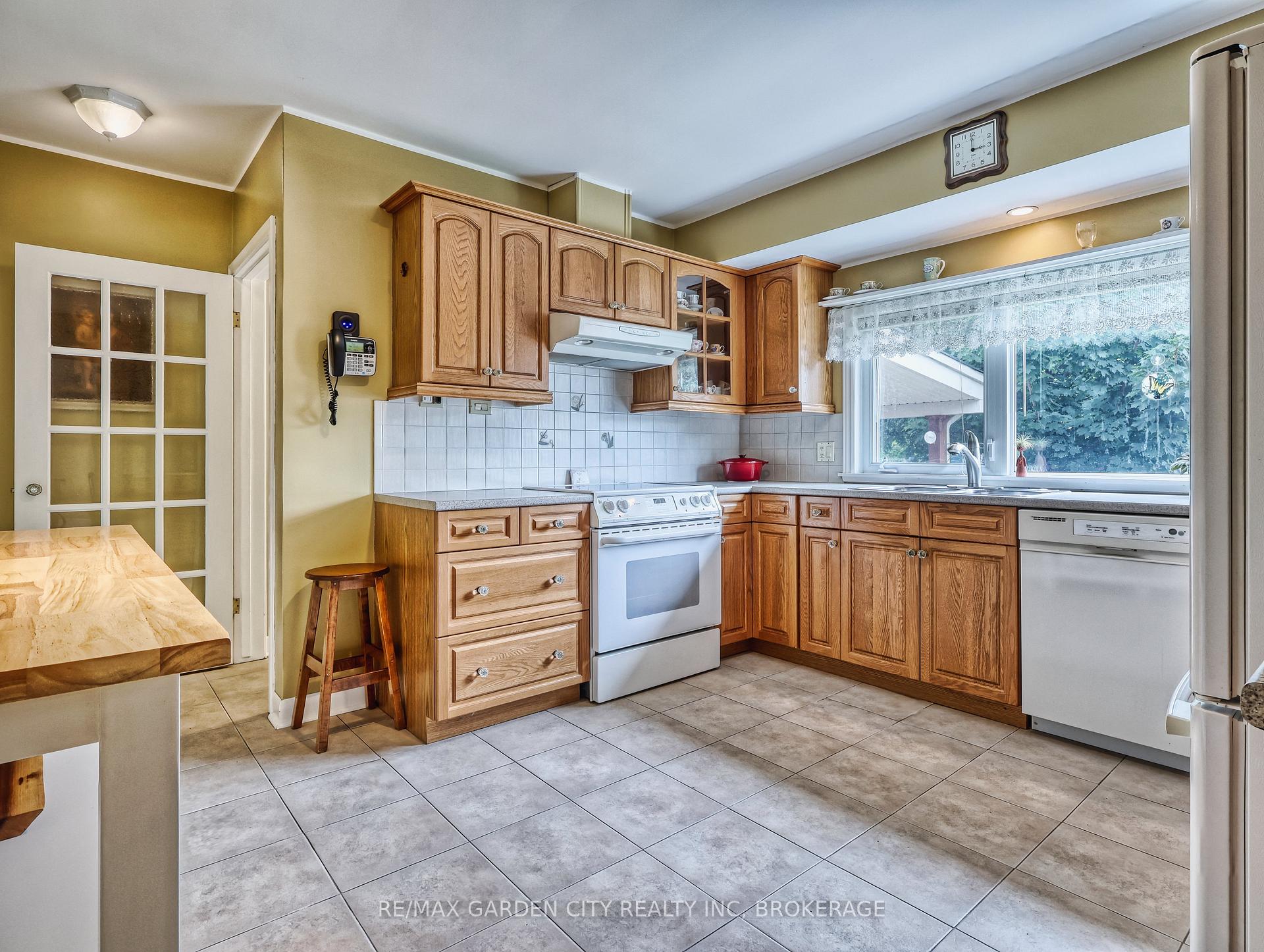 Photo 19 of 9 Champa Drive, St. Catharines, Vine/Linwell — HOMEH