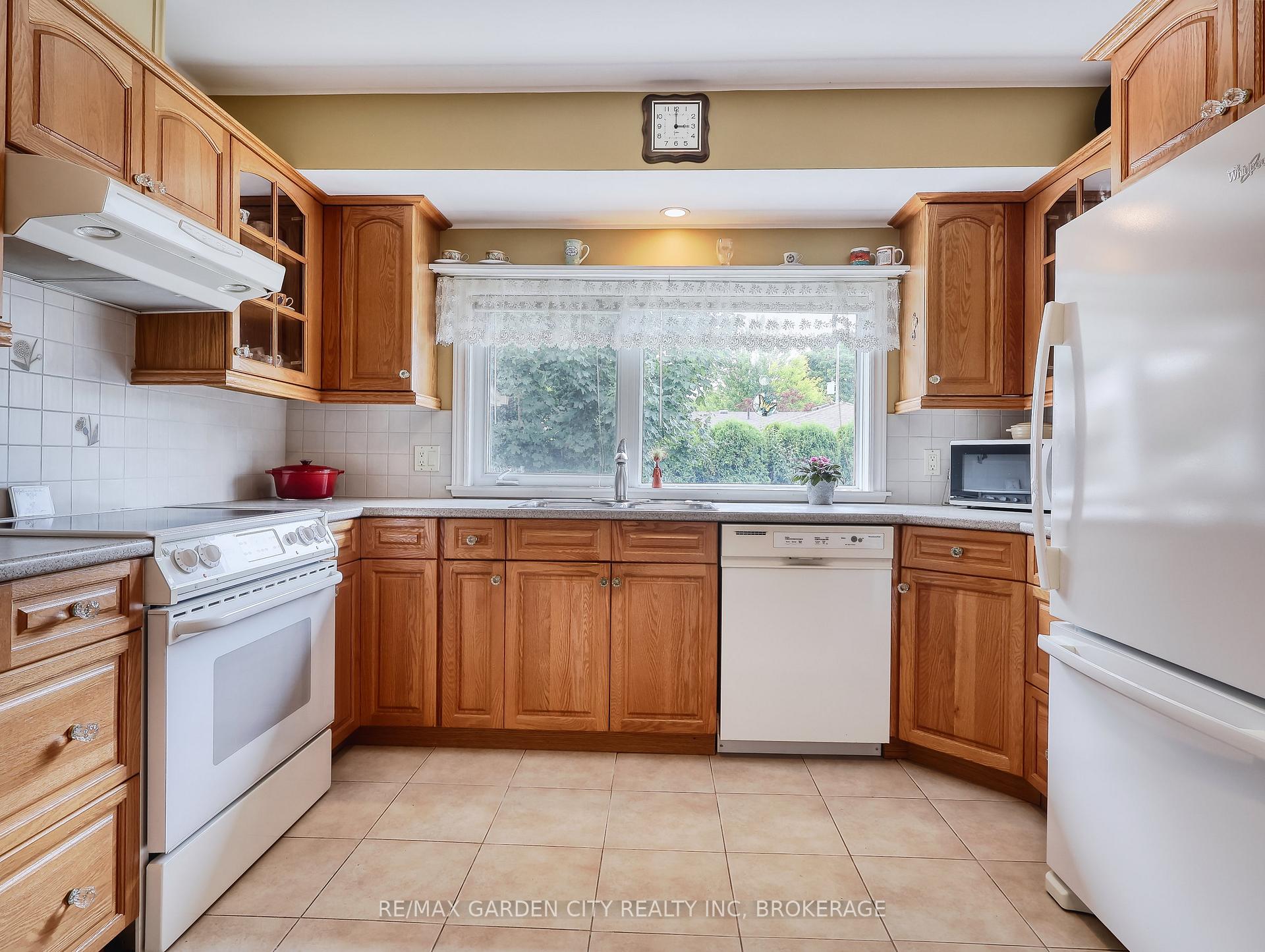 Photo 20 of 9 Champa Drive, St. Catharines, Vine/Linwell — HOMEH