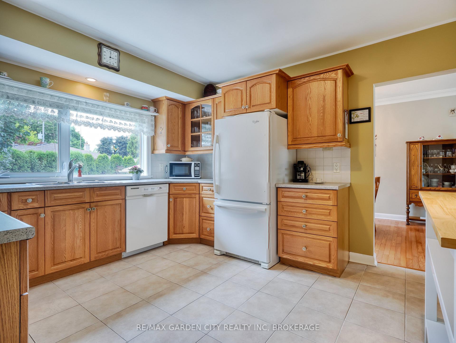 Photo 21 of 9 Champa Drive, St. Catharines, Vine/Linwell — HOMEH