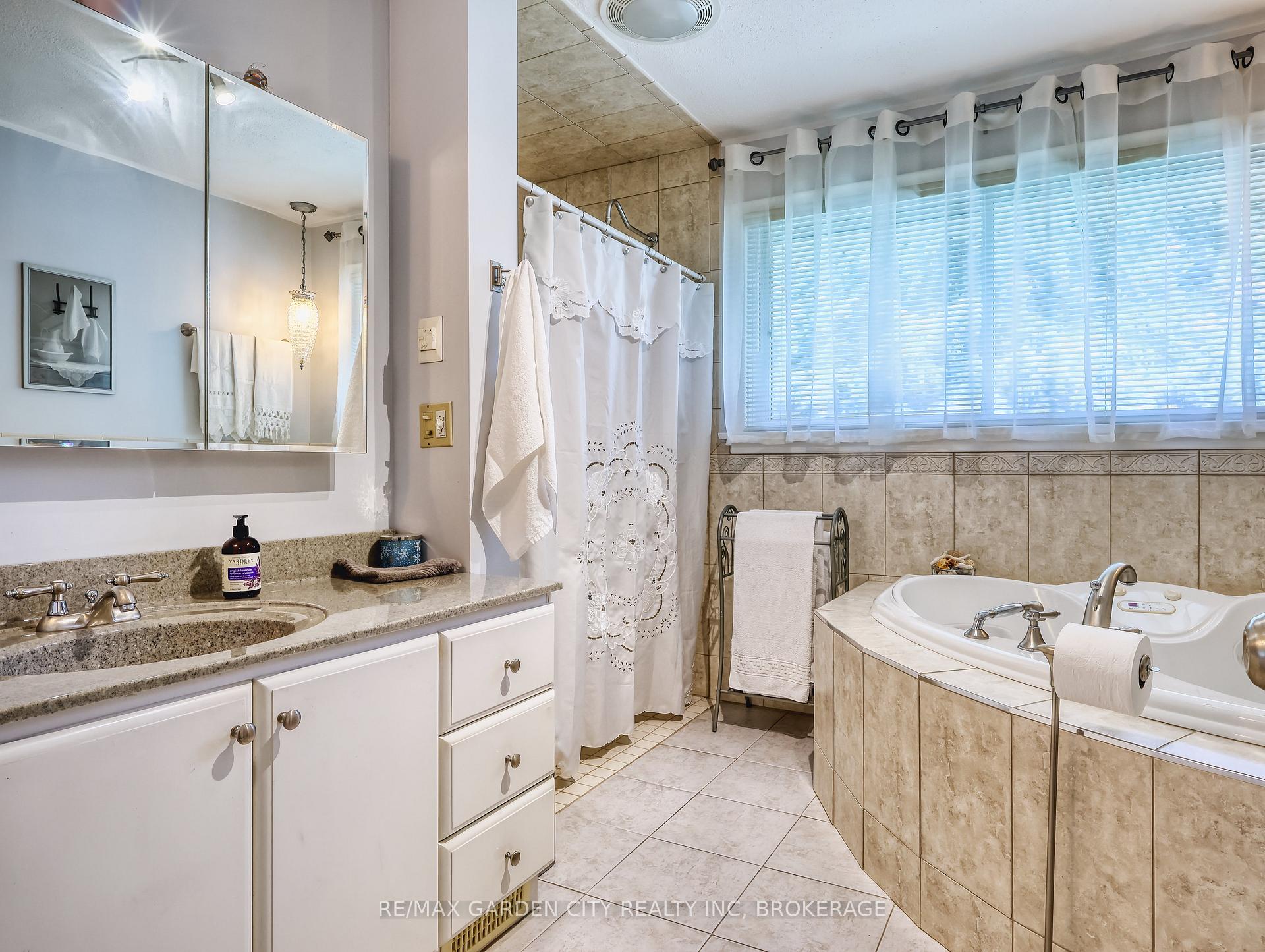 Photo 27 of 9 Champa Drive, St. Catharines, Vine/Linwell — HOMEH