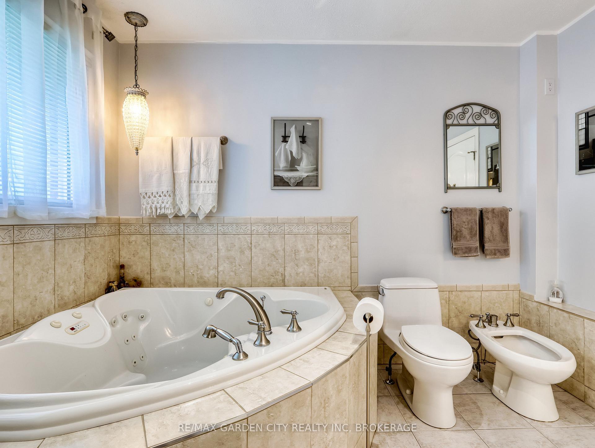 Photo 28 of 9 Champa Drive, St. Catharines, Vine/Linwell — HOMEH