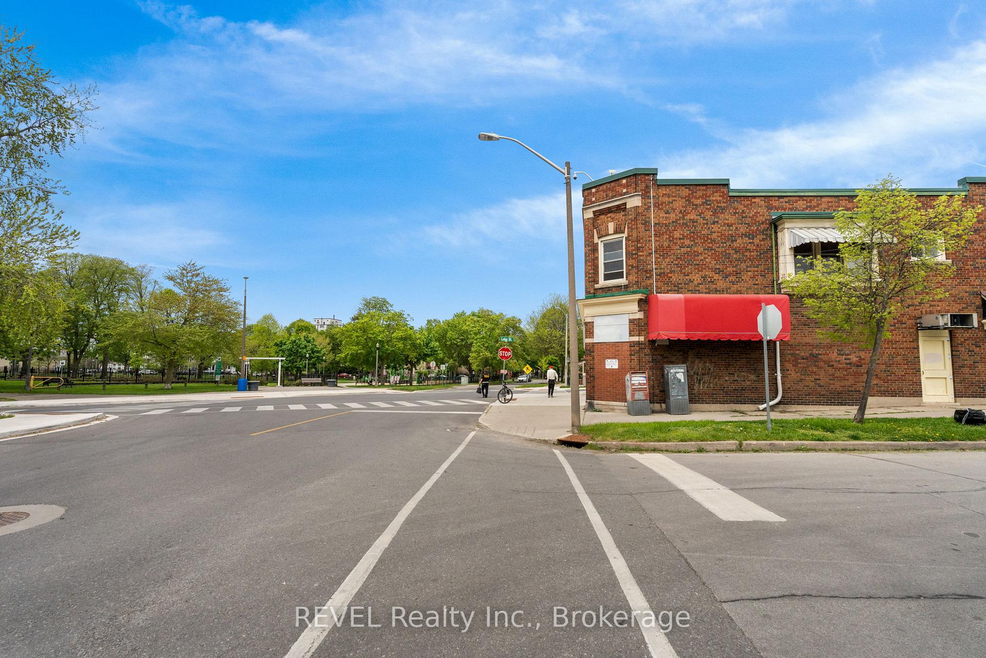 Photo 4 of Unit Apt #1, 74 Queen Street, St. Catharines, Downtown — HOMEH