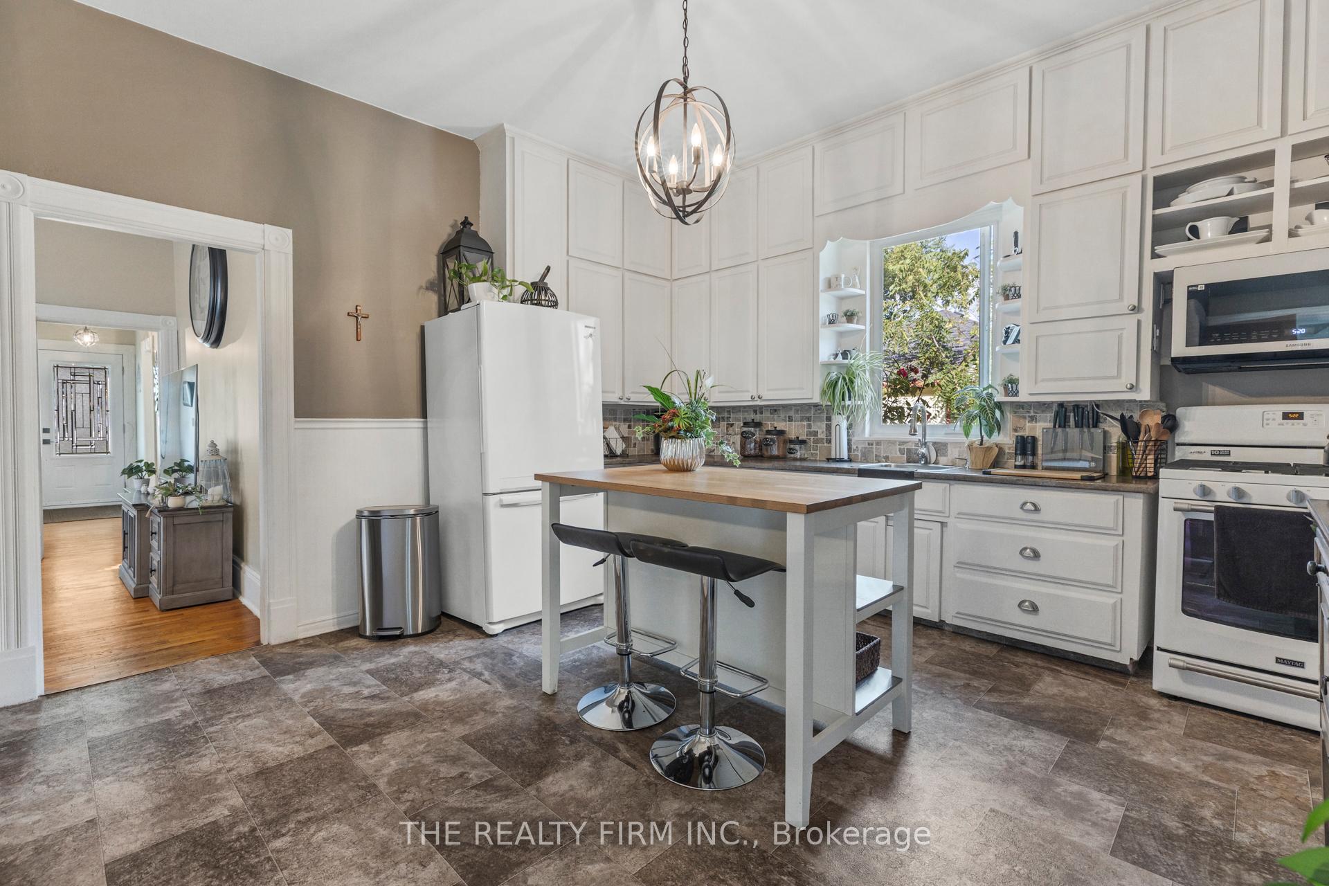 Photo 12 of 40 Mary Street E, St. Thomas — HOMEH