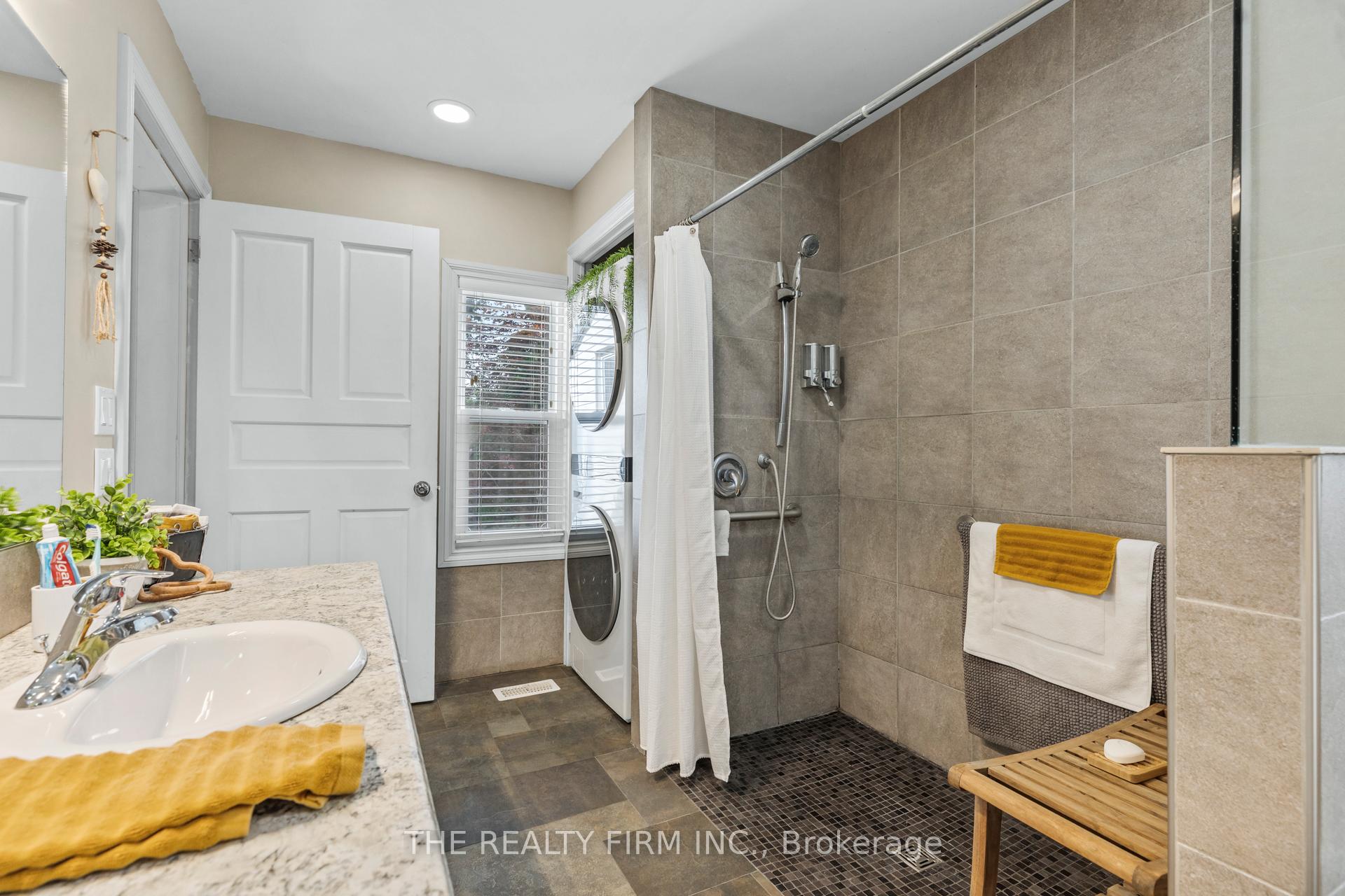Photo 15 of 40 Mary Street E, St. Thomas — HOMEH