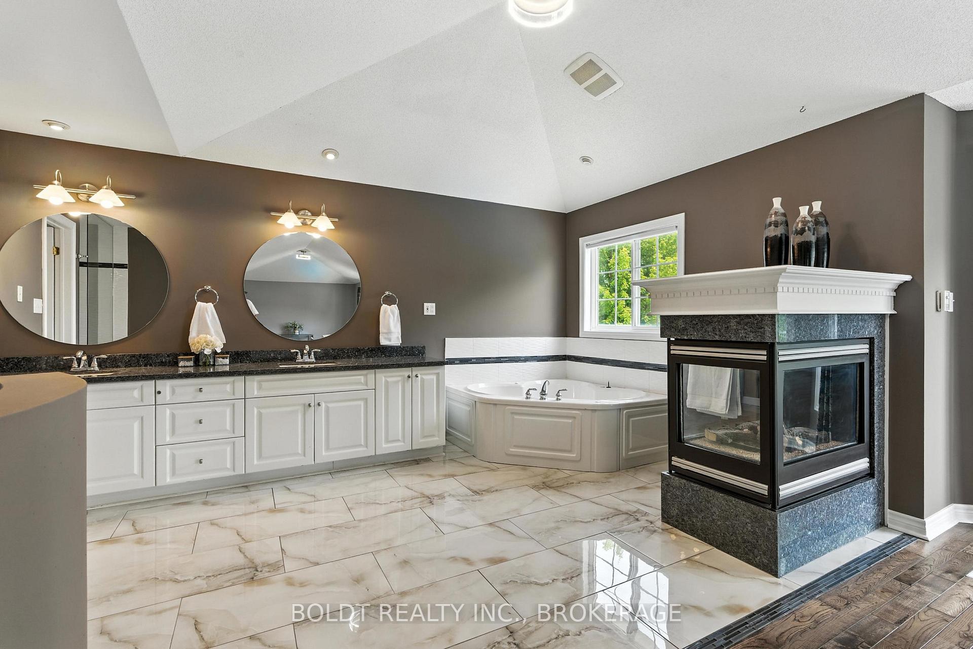 Photo 20 of 84 Vansickle Road, St. Catharines, Rykert/Vansickle — HOMEH