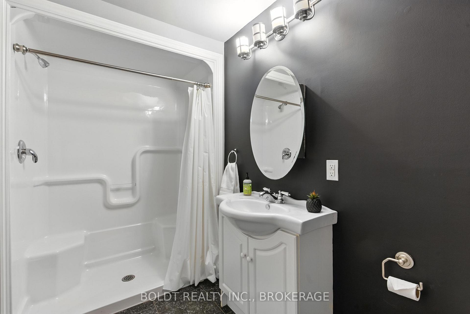 Photo 35 of 84 Vansickle Road, St. Catharines, Rykert/Vansickle — HOMEH