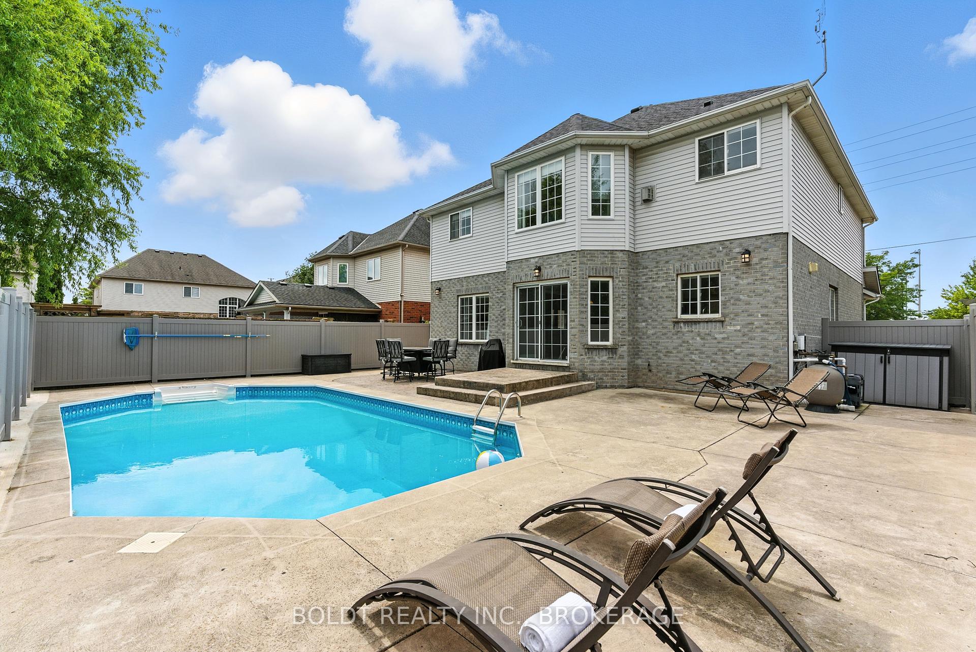 Photo 38 of 84 Vansickle Road, St. Catharines, Rykert/Vansickle — HOMEH