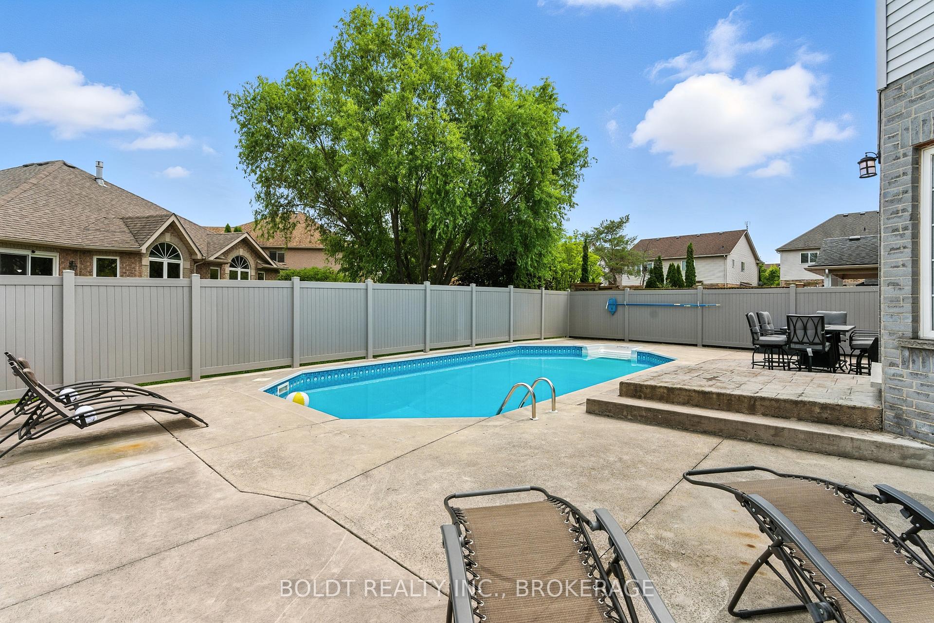 Photo 40 of 84 Vansickle Road, St. Catharines, Rykert/Vansickle — HOMEH
