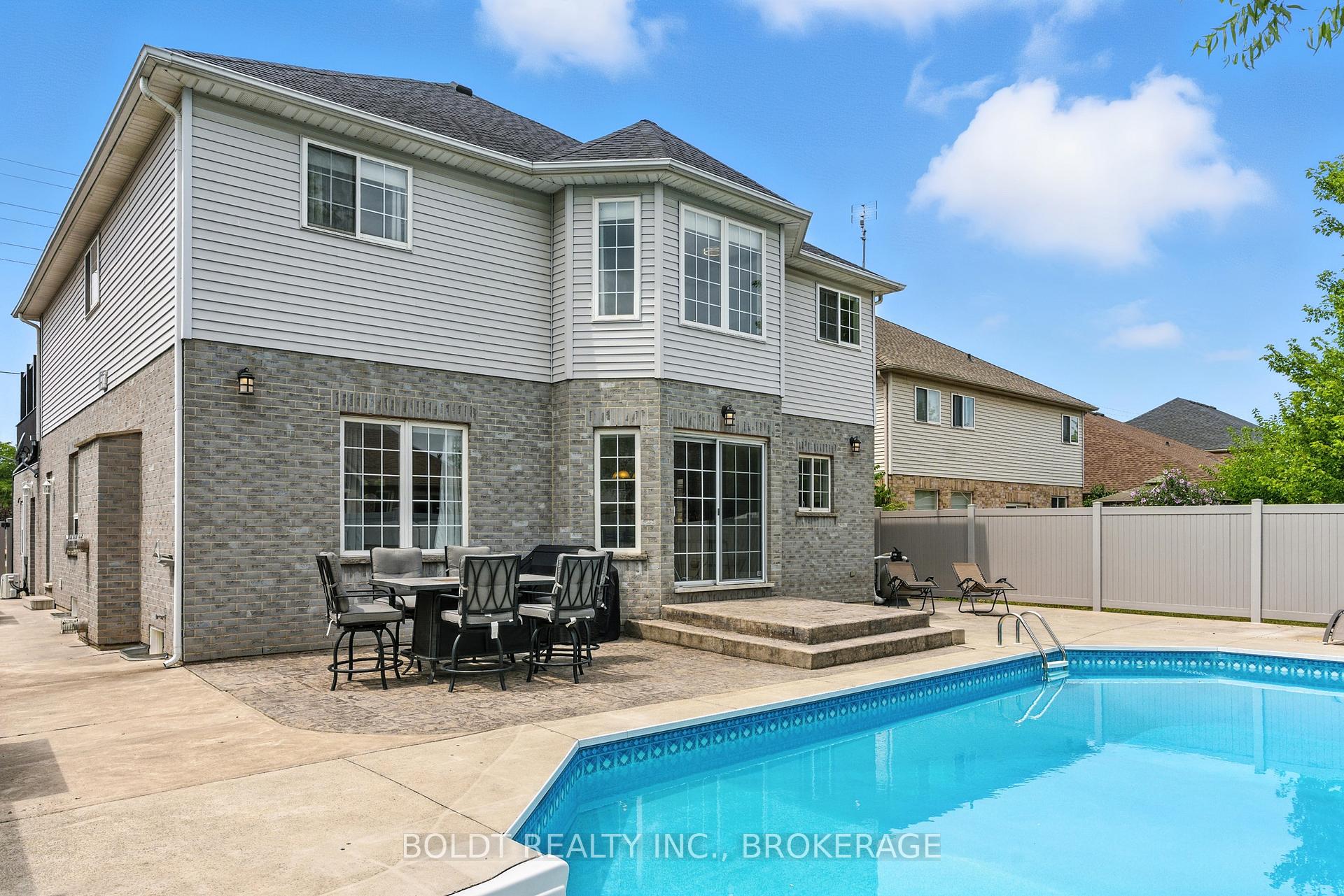 Photo 42 of 84 Vansickle Road, St. Catharines, Rykert/Vansickle — HOMEH