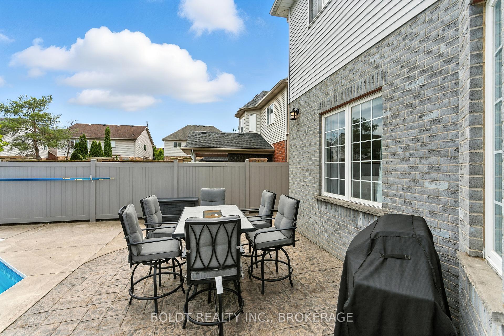 Photo 43 of 84 Vansickle Road, St. Catharines, Rykert/Vansickle — HOMEH