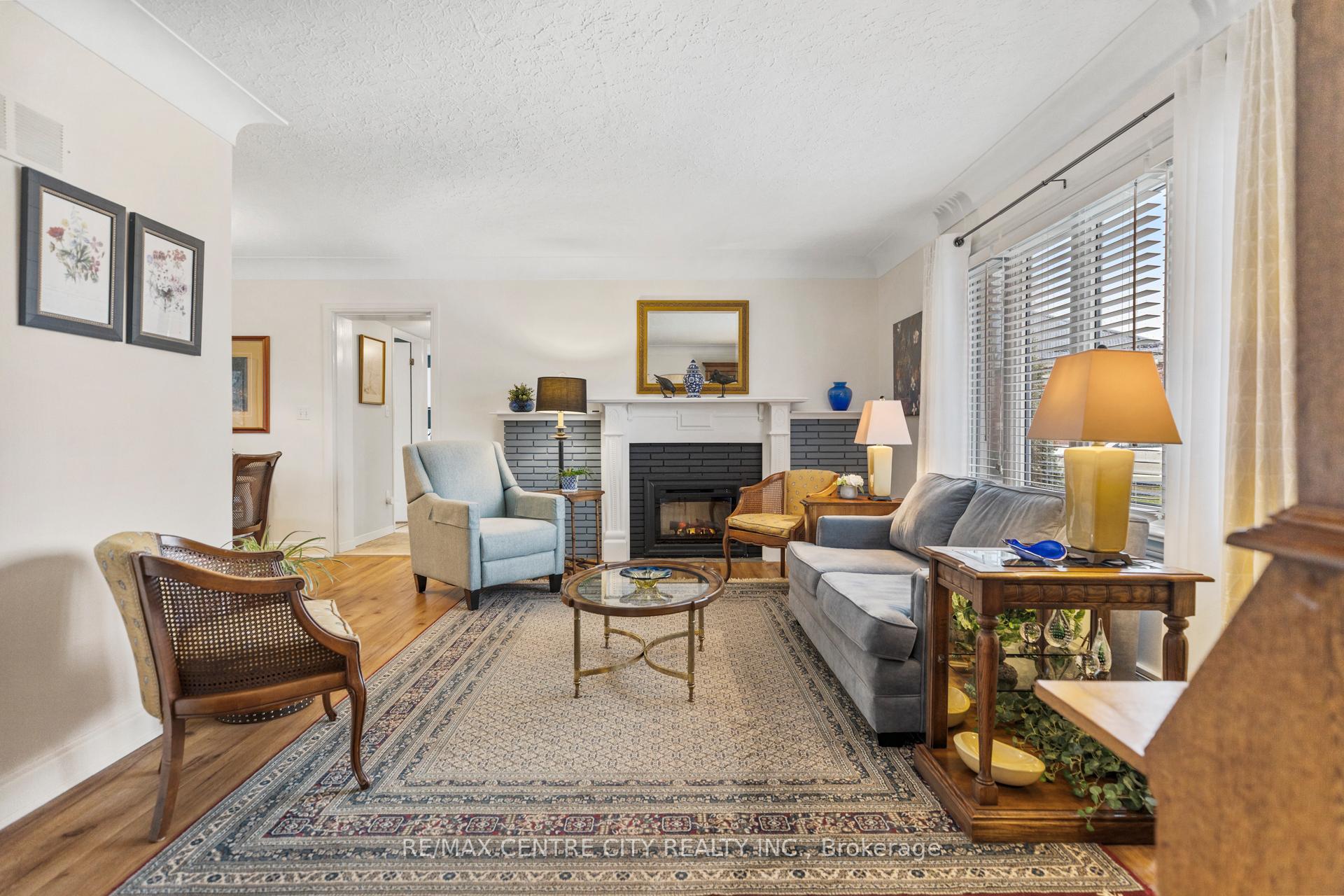 Photo 6 of 32 Dieppe Drive, St. Thomas — HOMEH