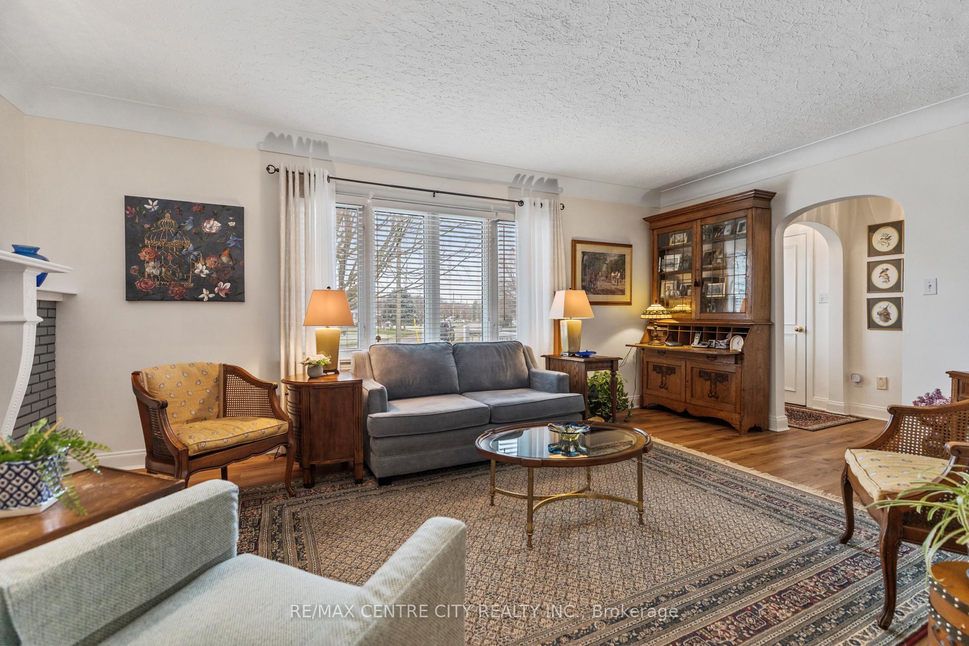 Photo 7 of 32 Dieppe Drive, St. Thomas — HOMEH